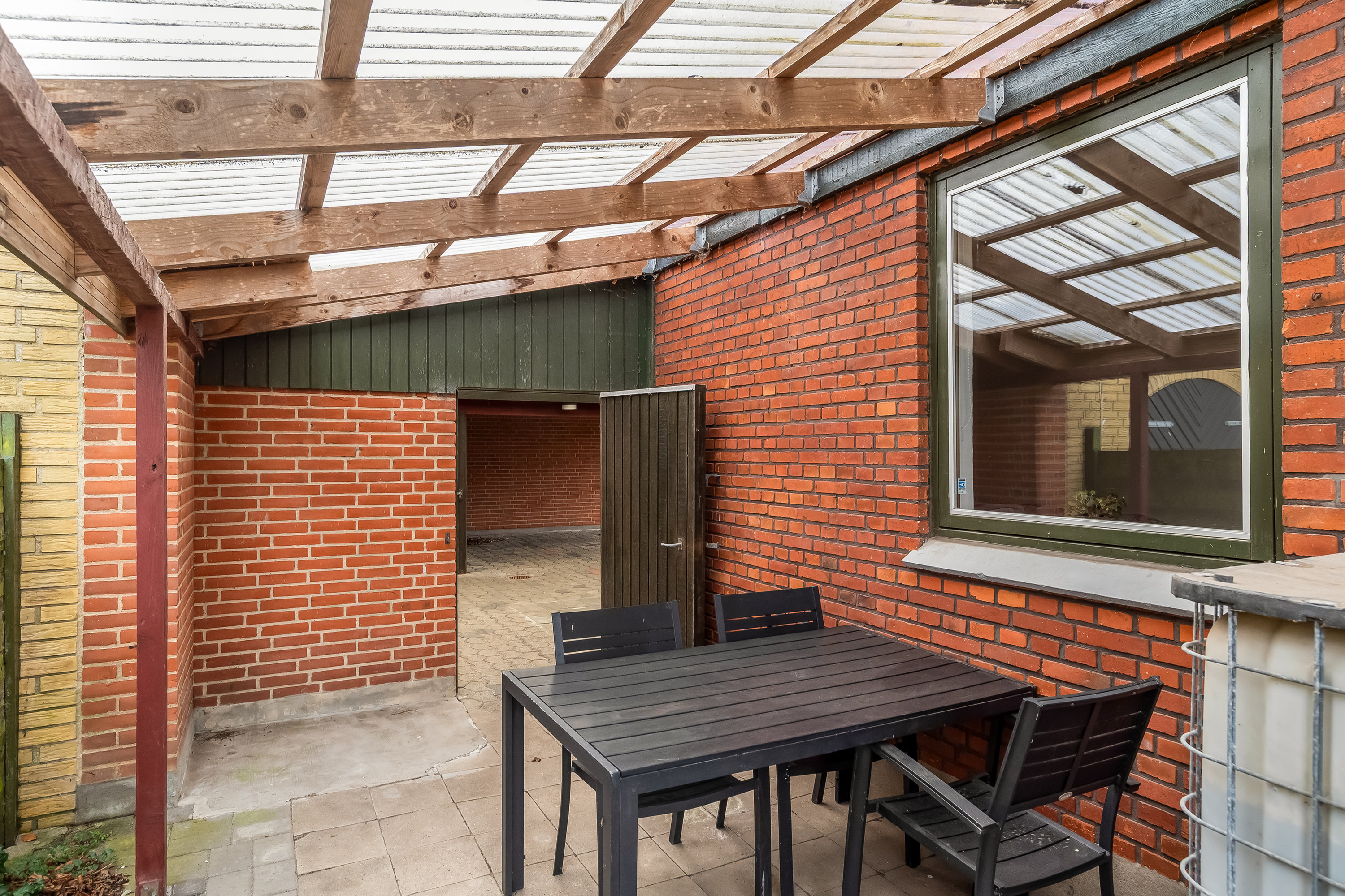 Fremhævet overdækket terrasse billede i fuldskærmstilstand. Billede af Anne Franks Vej 2, 7500 Holstebro