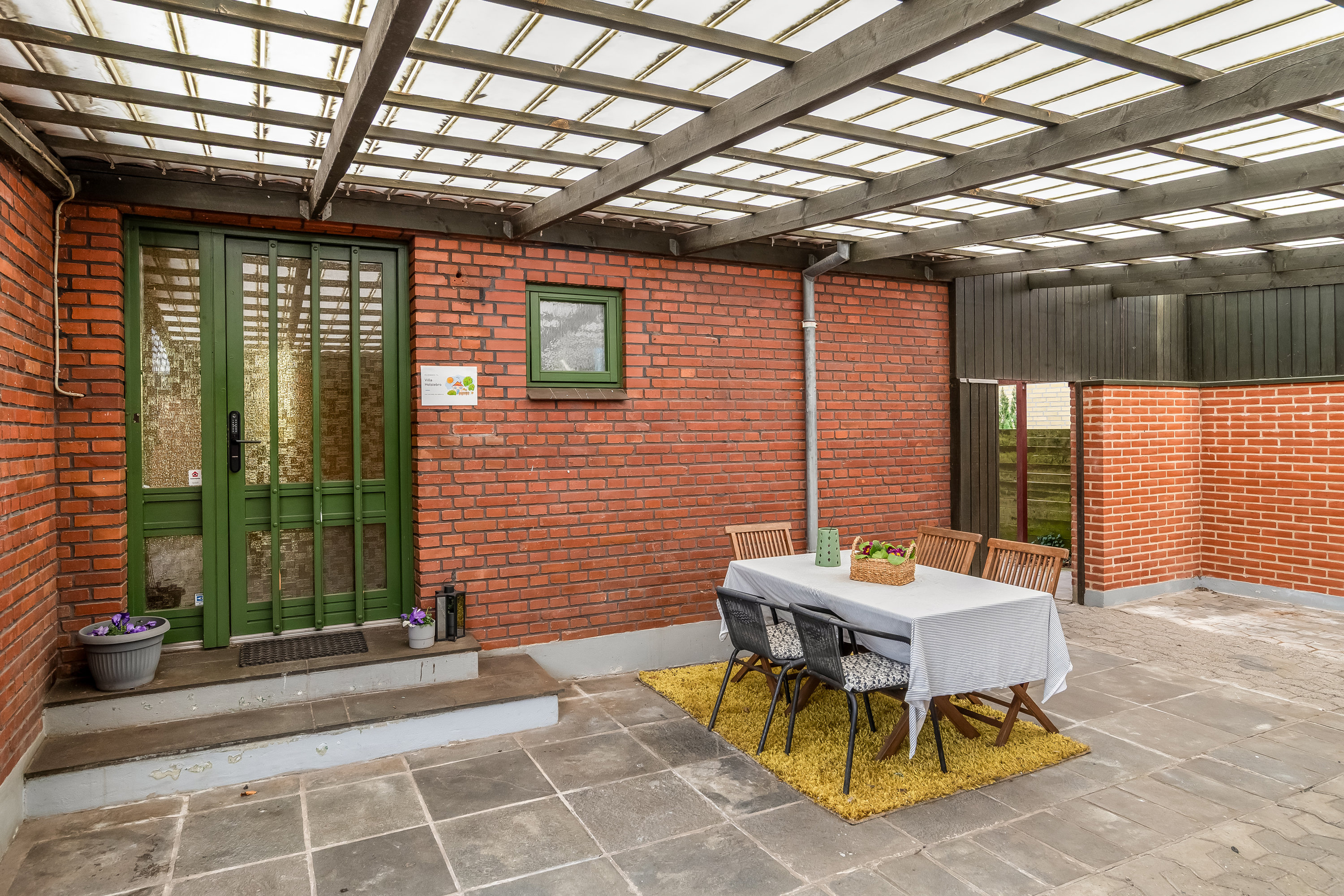 Fremhævet overdækket terrasse billede i fuldskærmstilstand. Billede af Anne Franks Vej 2, 7500 Holstebro