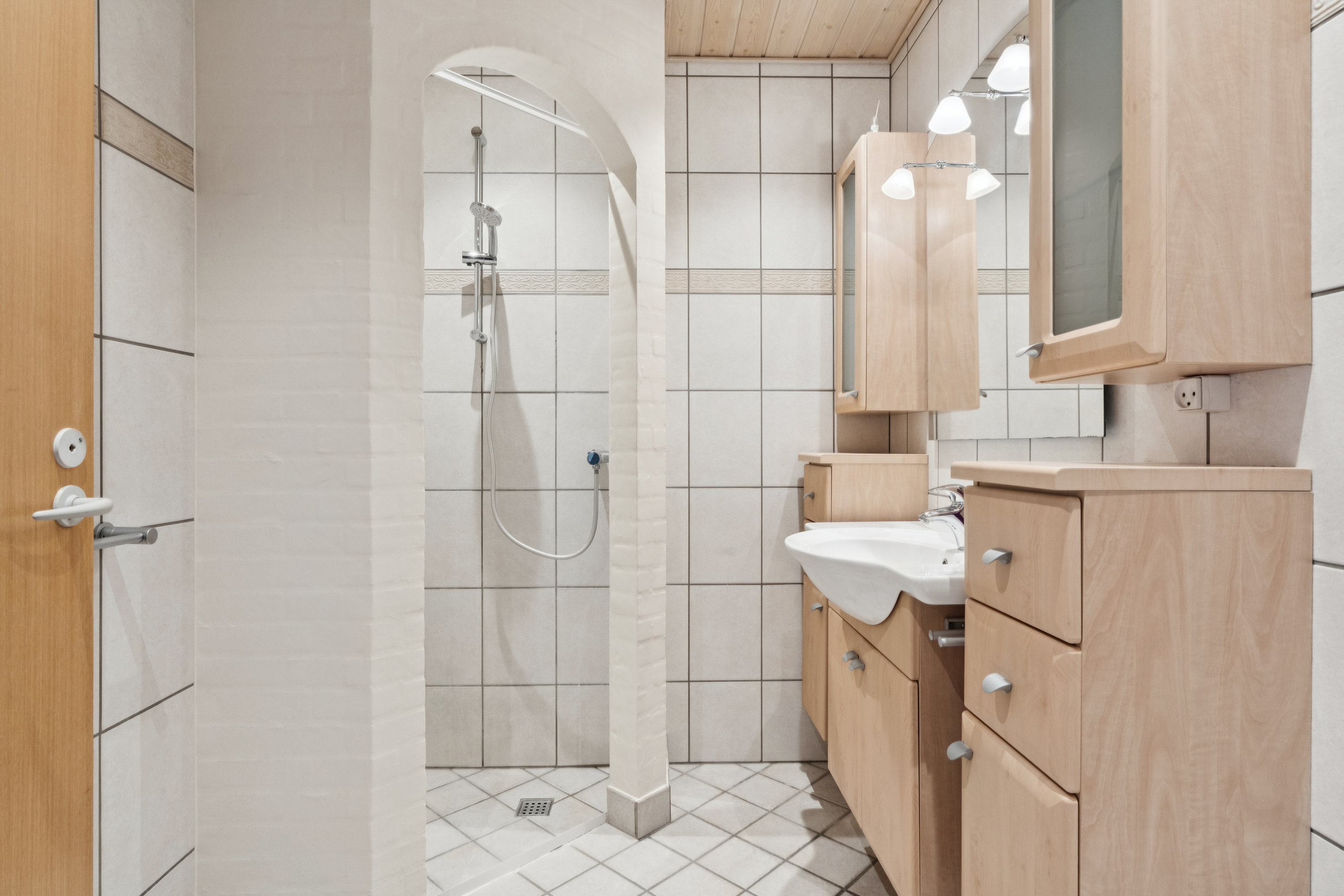 Fremhævet badeværelse billede i fuldskærmstilstand. Billede af Beatesmindevej 91, 2. tv., 9210 Aalborg SØ