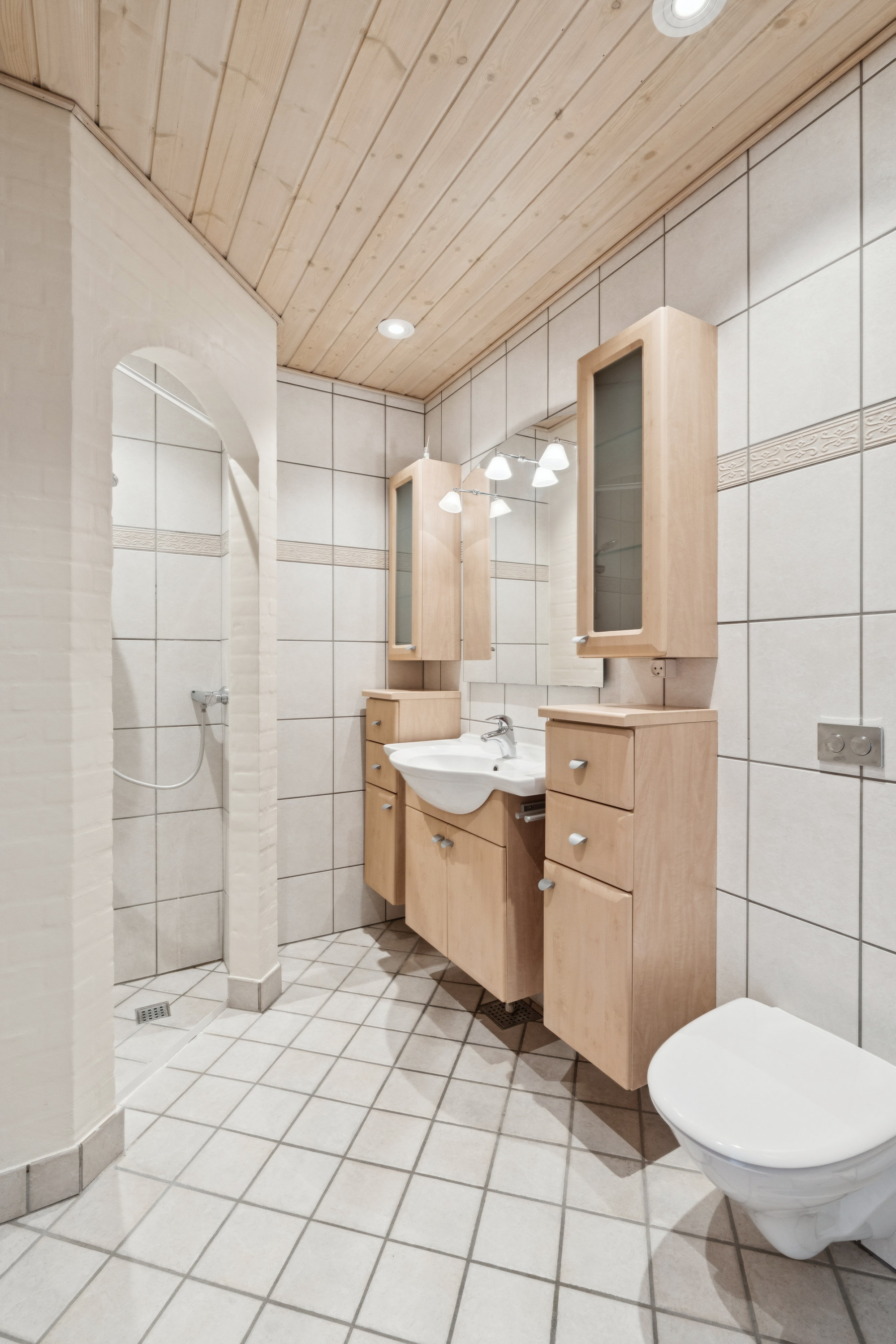 Fremhævet badeværelse billede i fuldskærmstilstand. Billede af Beatesmindevej 91, 2. tv., 9210 Aalborg SØ