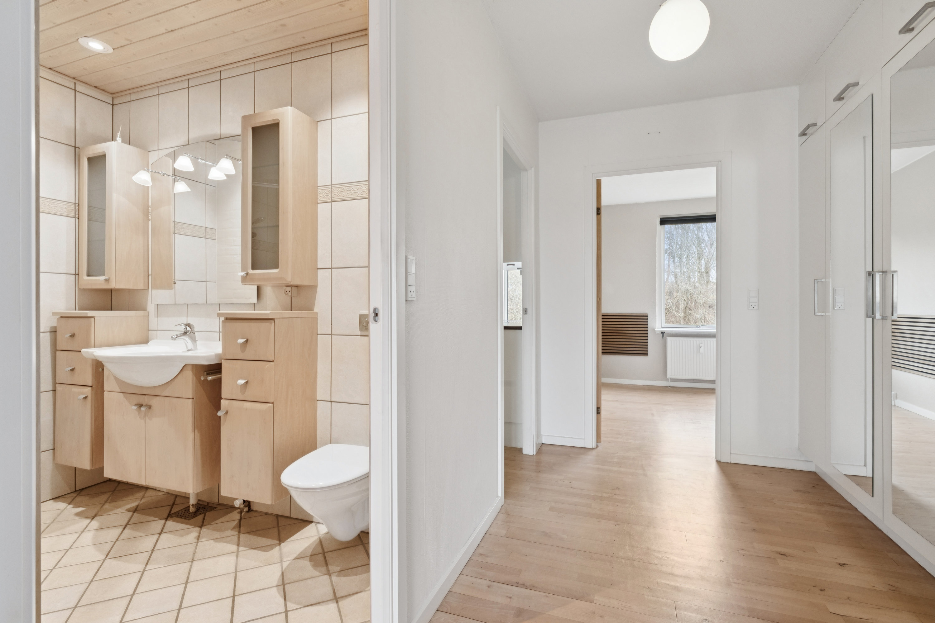 Fremhævet gang billede i fuldskærmstilstand. Billede af Beatesmindevej 91, 2. tv., 9210 Aalborg SØ