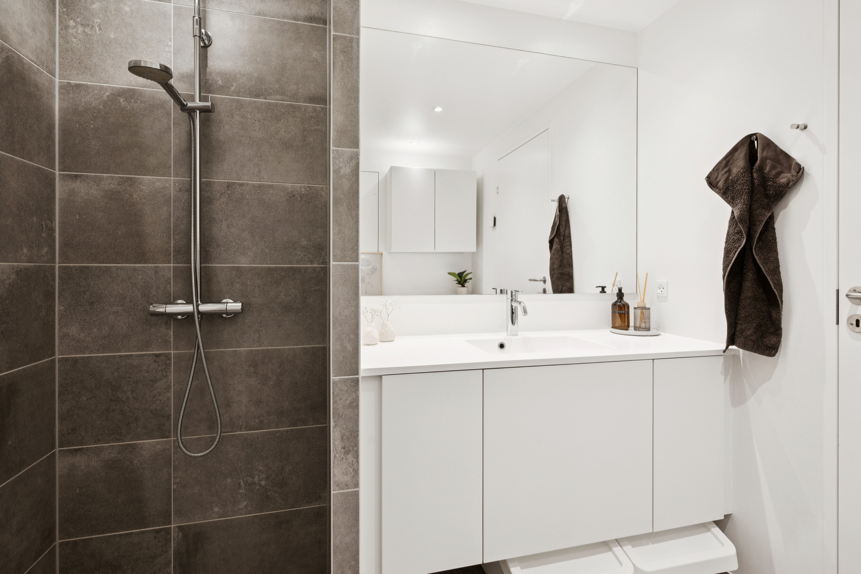 Fremhævet badeværelse billede i fuldskærmstilstand. Billede af Irma Pedersens Gade 66, 1. 1., 8000 Aarhus C