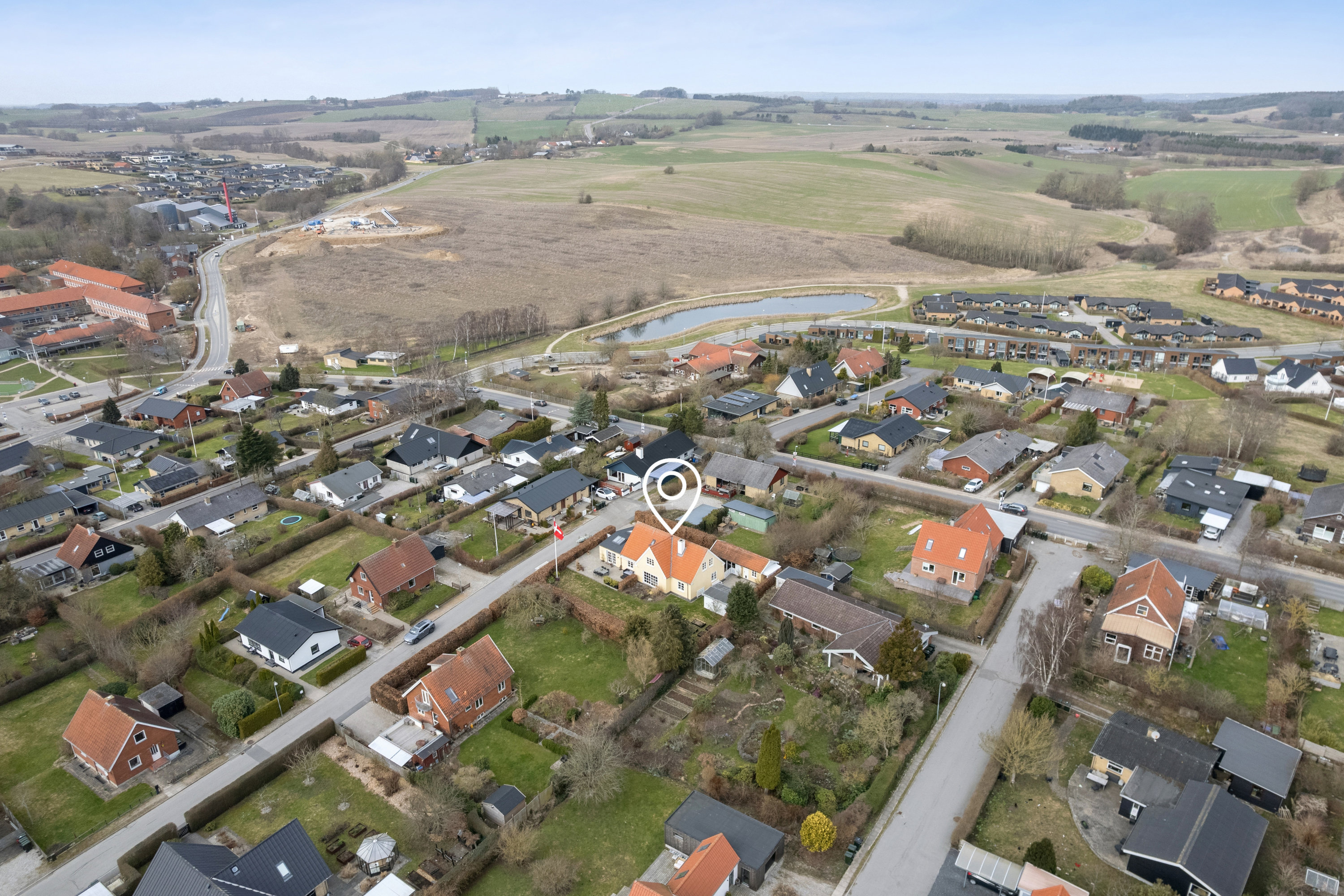 Fremhævet luftfoto billede i fuldskærmstilstand. Billede af Vibevej 8, 8410 Rønde