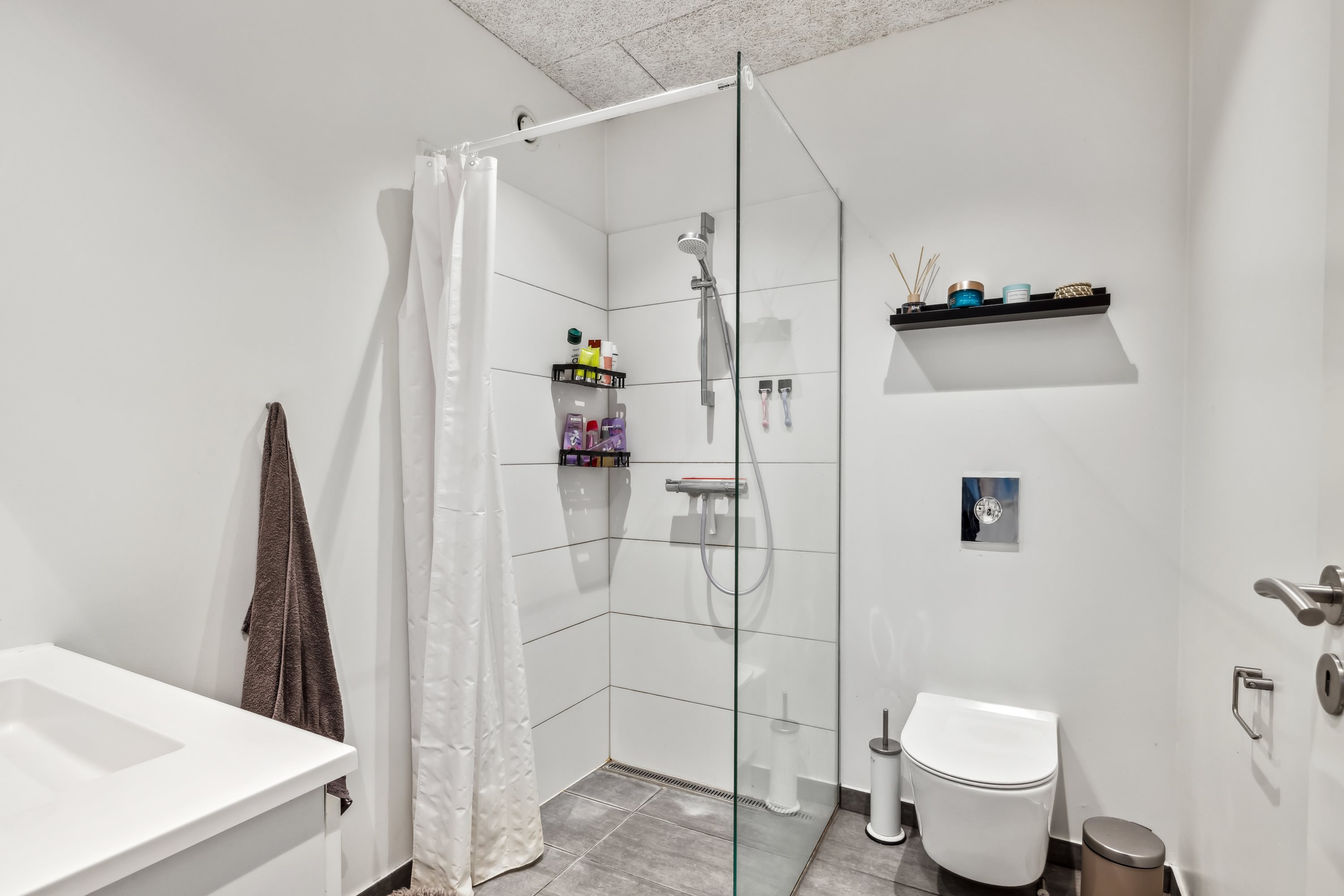 Fremhævet badeværelse billede i fuldskærmstilstand. Billede af Baunehøjparken 24C, 8410 Rønde