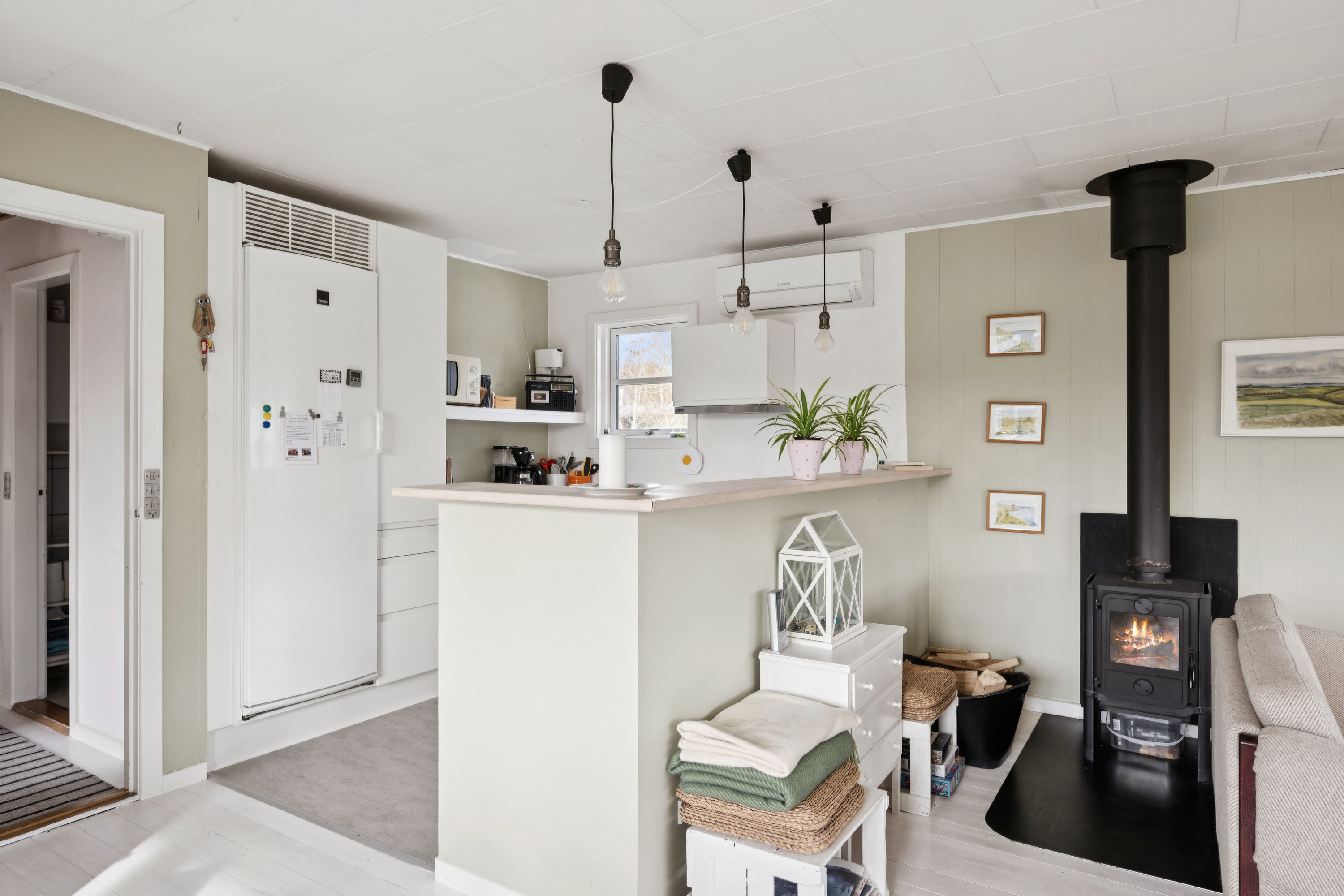 Fremhævet køkken billede i fuldskærmstilstand. Billede af Lærkelundsvej 9, Øer, 8400 Ebeltoft