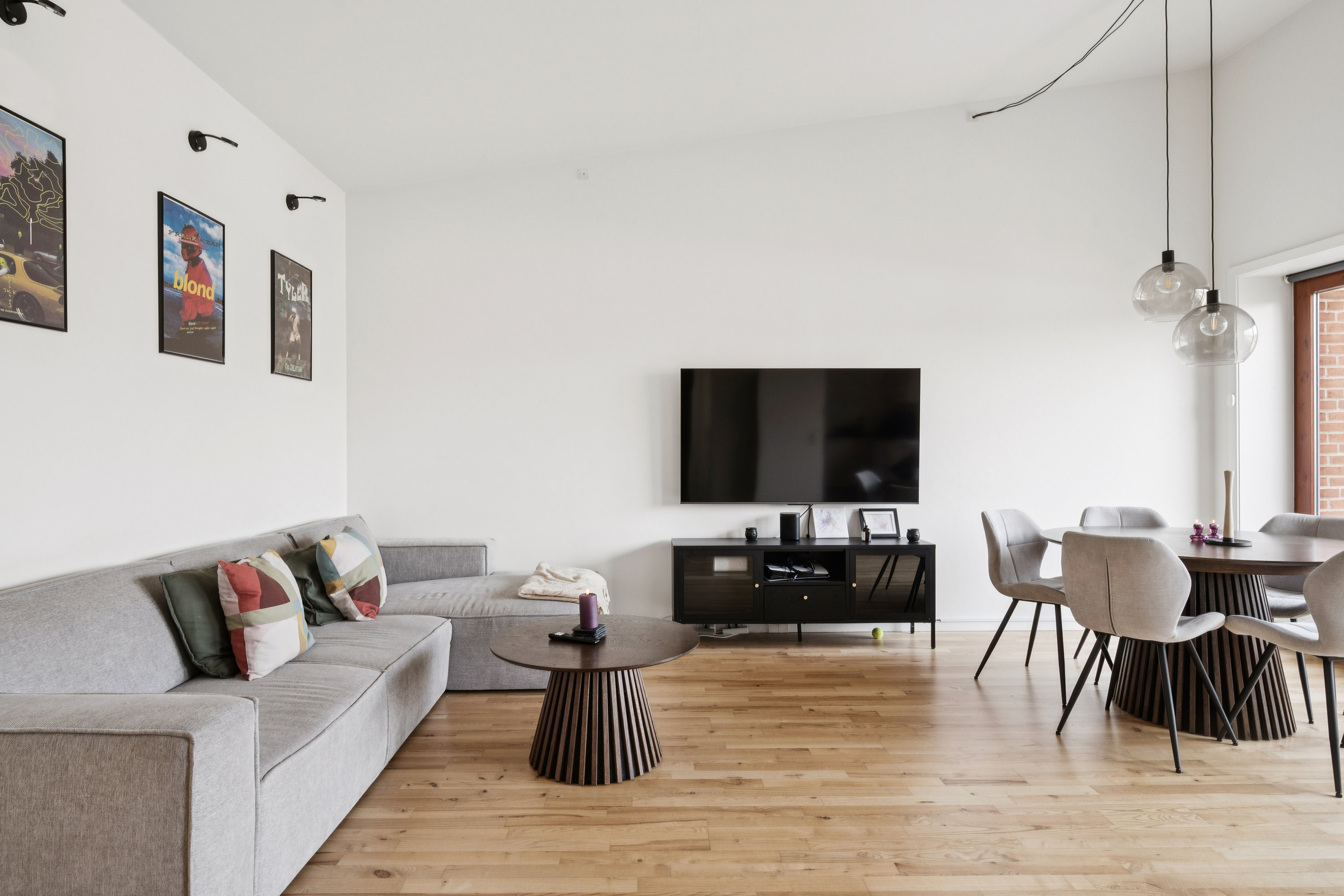 Fremhævet stue billede i fuldskærmstilstand. Billede af Nørregade 1B, 1. tv., 8382 Hinnerup