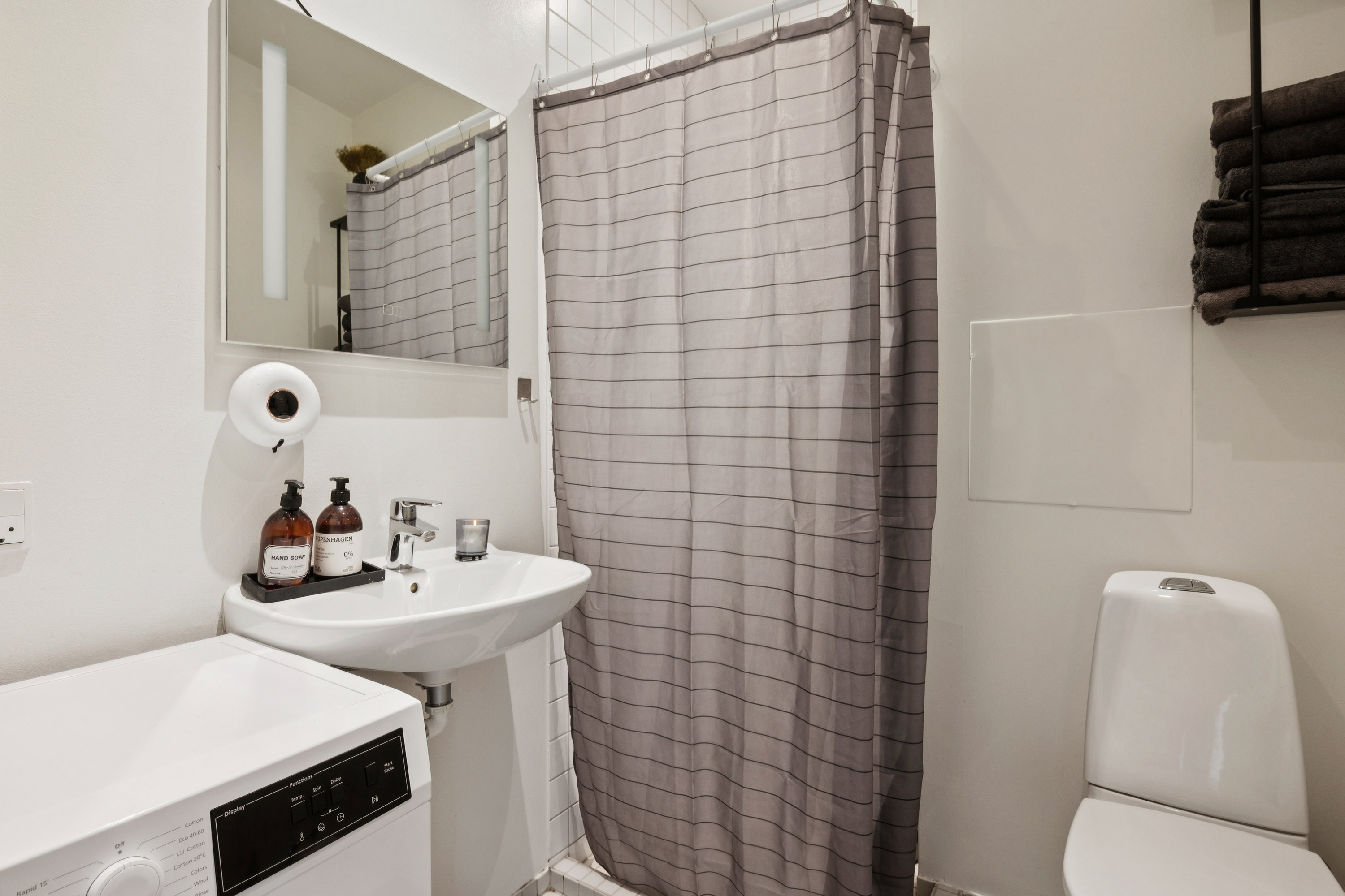 Fremhævet badeværelse billede i fuldskærmstilstand. Billede af Nørregade 1B, 1. tv., 8382 Hinnerup