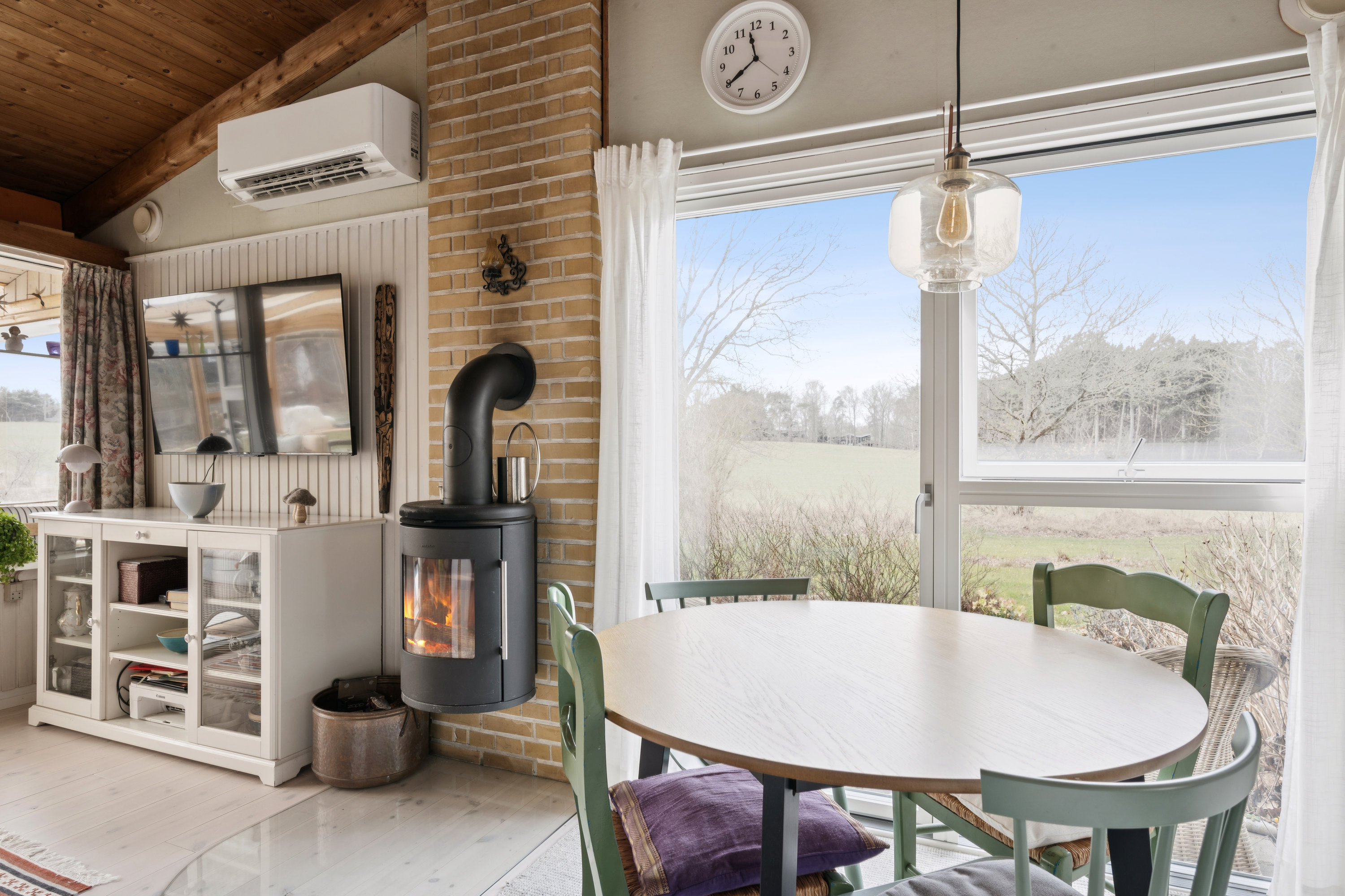 Fremhævet stue billede i fuldskærmstilstand. Billede af Vestervang 4, Dejret Klit, 8420 Knebel