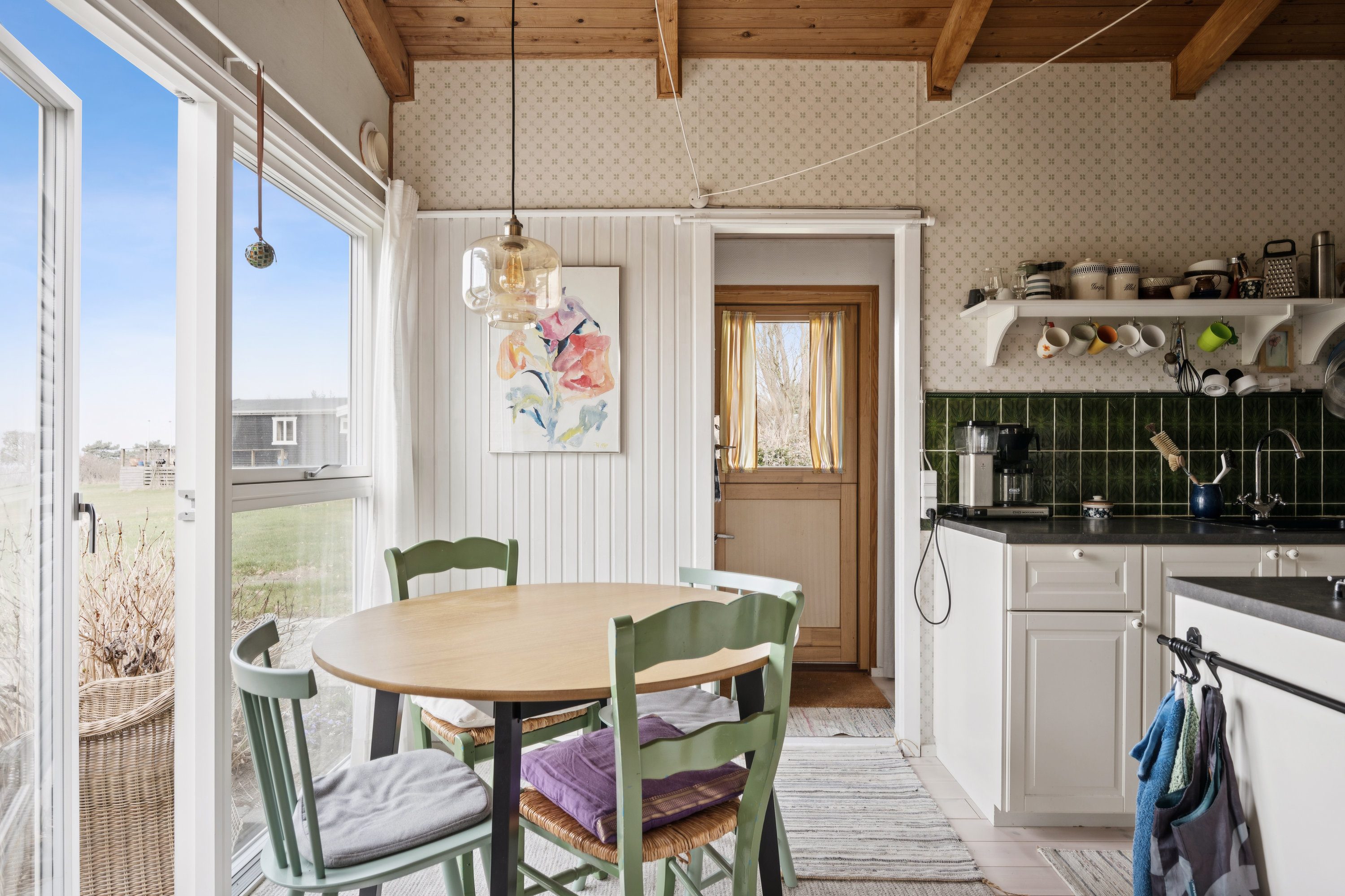 Fremhævet køkken billede i fuldskærmstilstand. Billede af Vestervang 4, Dejret Klit, 8420 Knebel