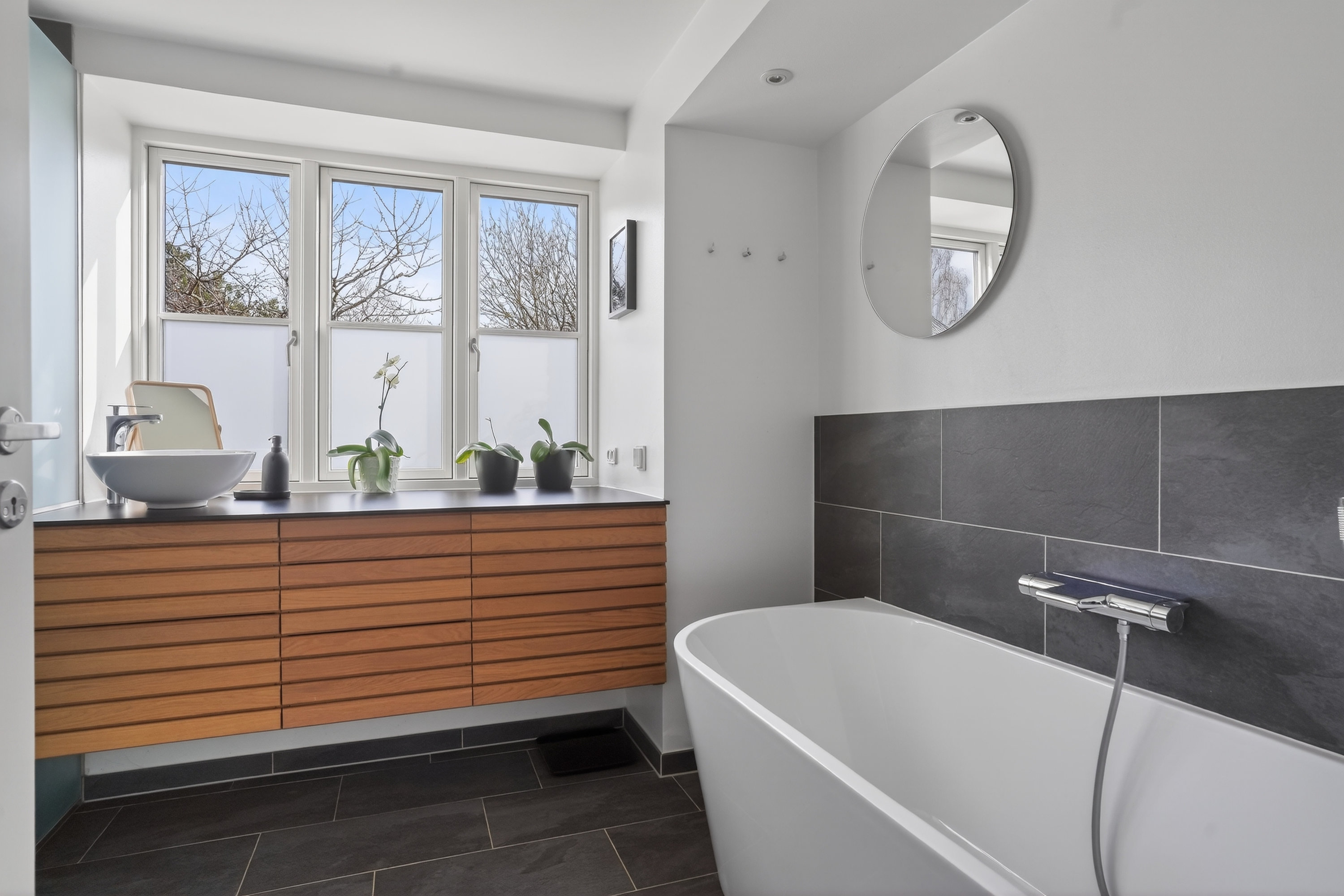 Fremhævet badeværelse billede i fuldskærmstilstand. Billede af Nørredamsvej 12A, 3480 Fredensborg