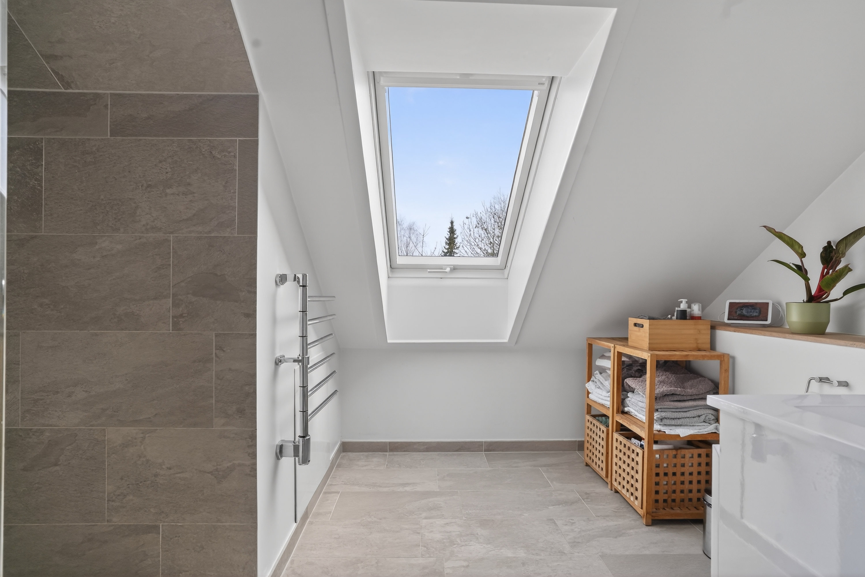 Fremhævet badeværelse billede i fuldskærmstilstand. Billede af Nørredamsvej 12A, 3480 Fredensborg