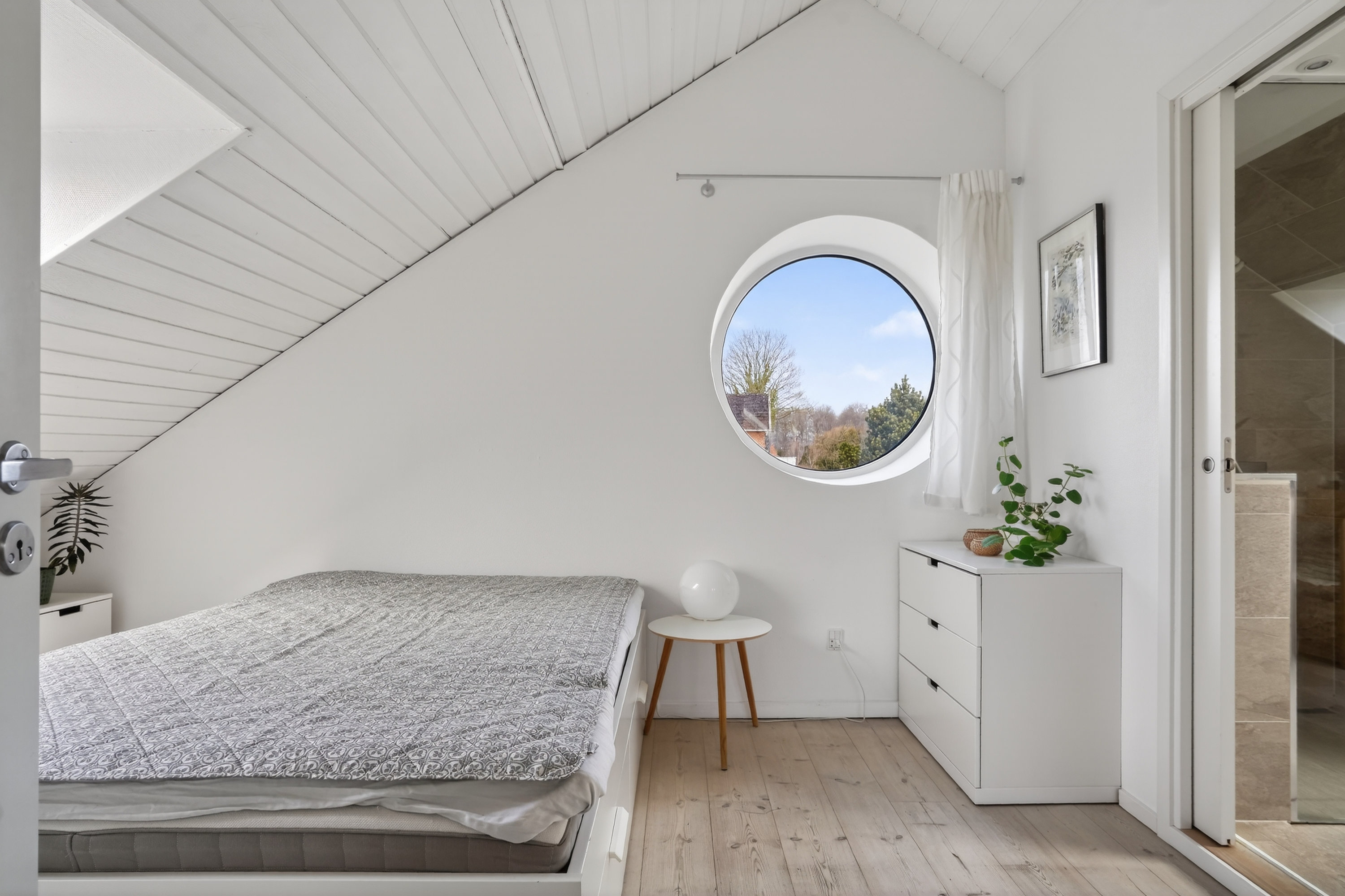 Fremhævet værelse billede i fuldskærmstilstand. Billede af Nørredamsvej 12A, 3480 Fredensborg