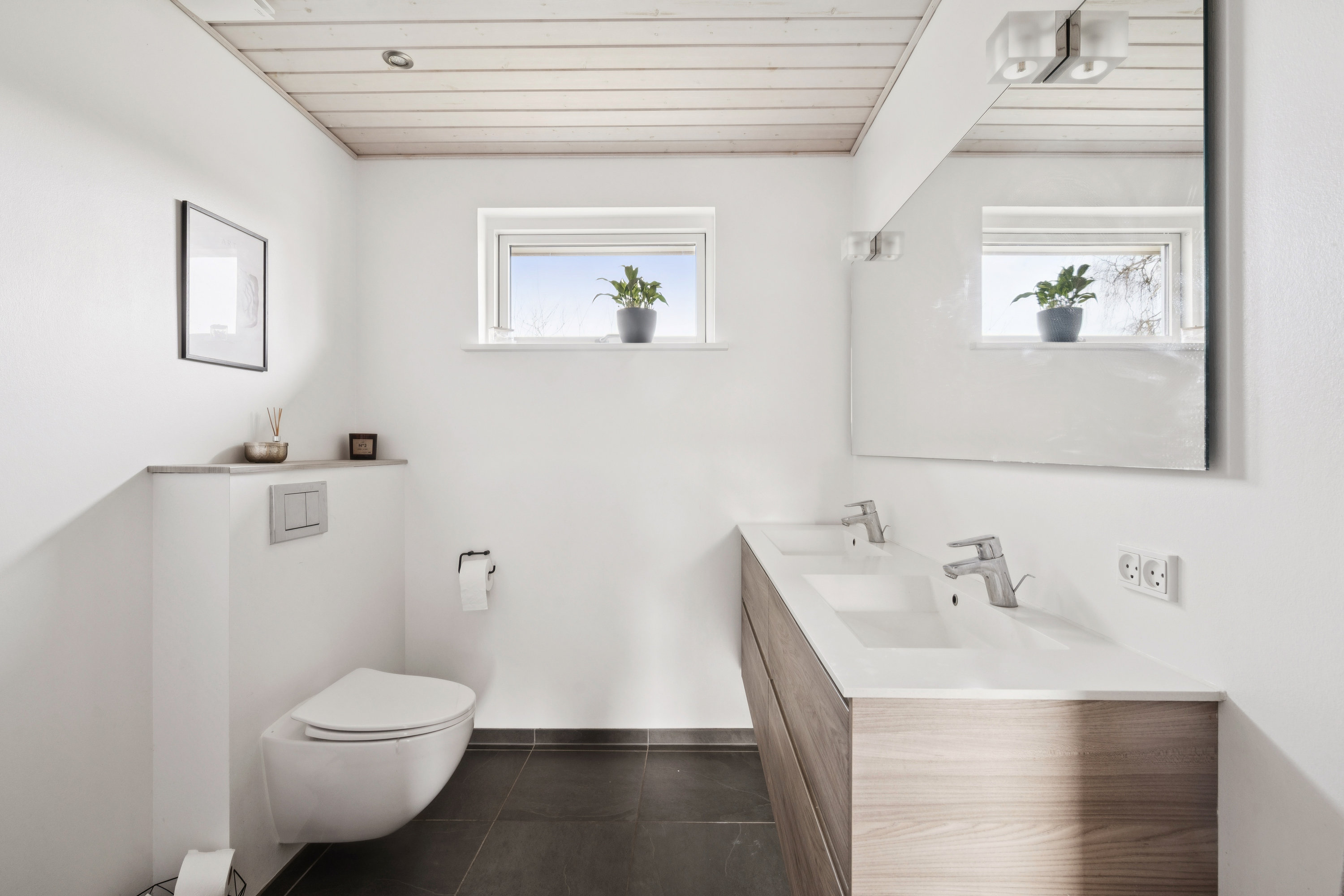 Fremhævet badeværelse billede i fuldskærmstilstand. Billede af Nørrevangen 36, 8382 Hinnerup