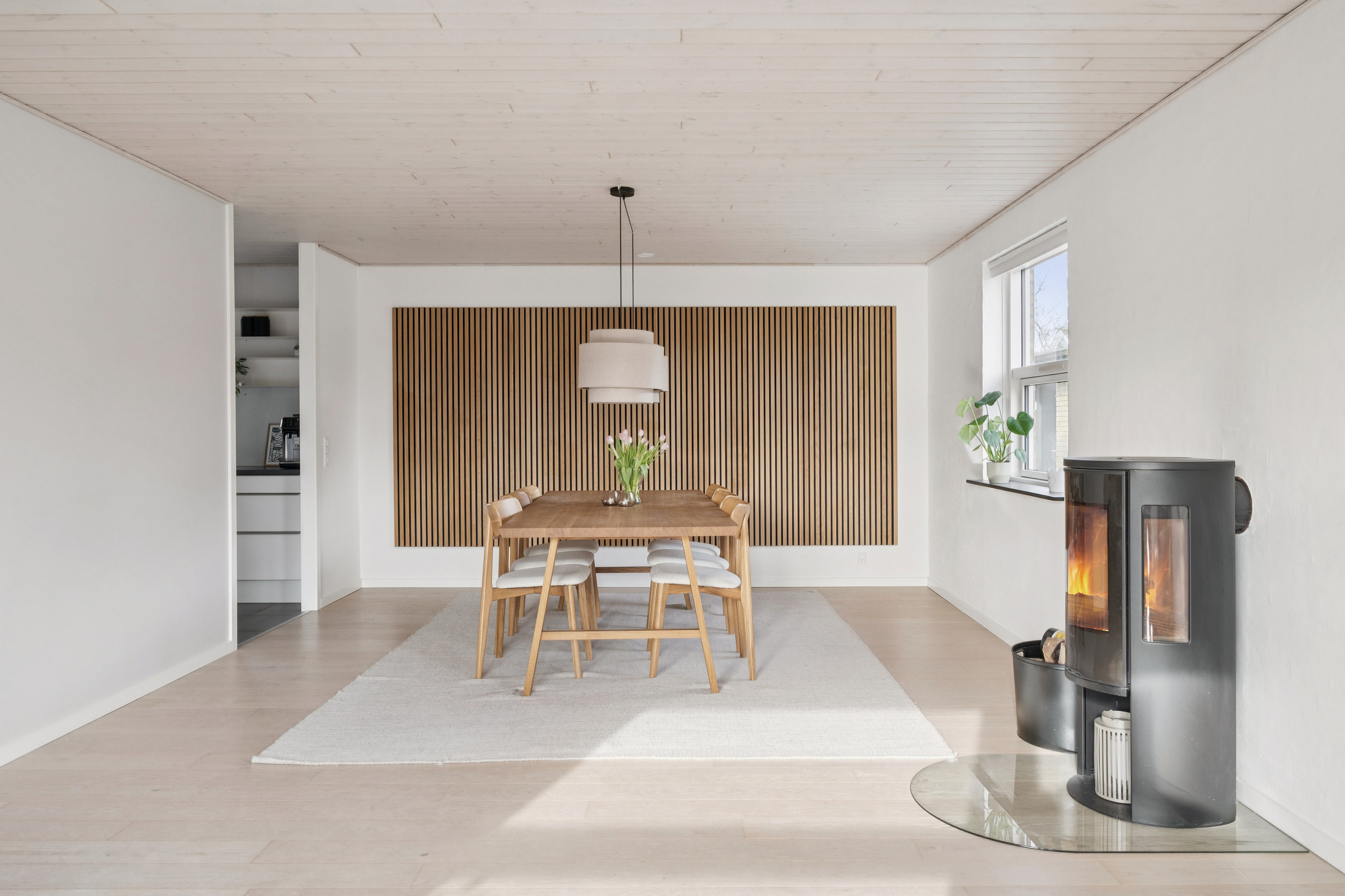 Fremhævet alrum billede i fuldskærmstilstand. Billede af Nørrevangen 36, 8382 Hinnerup