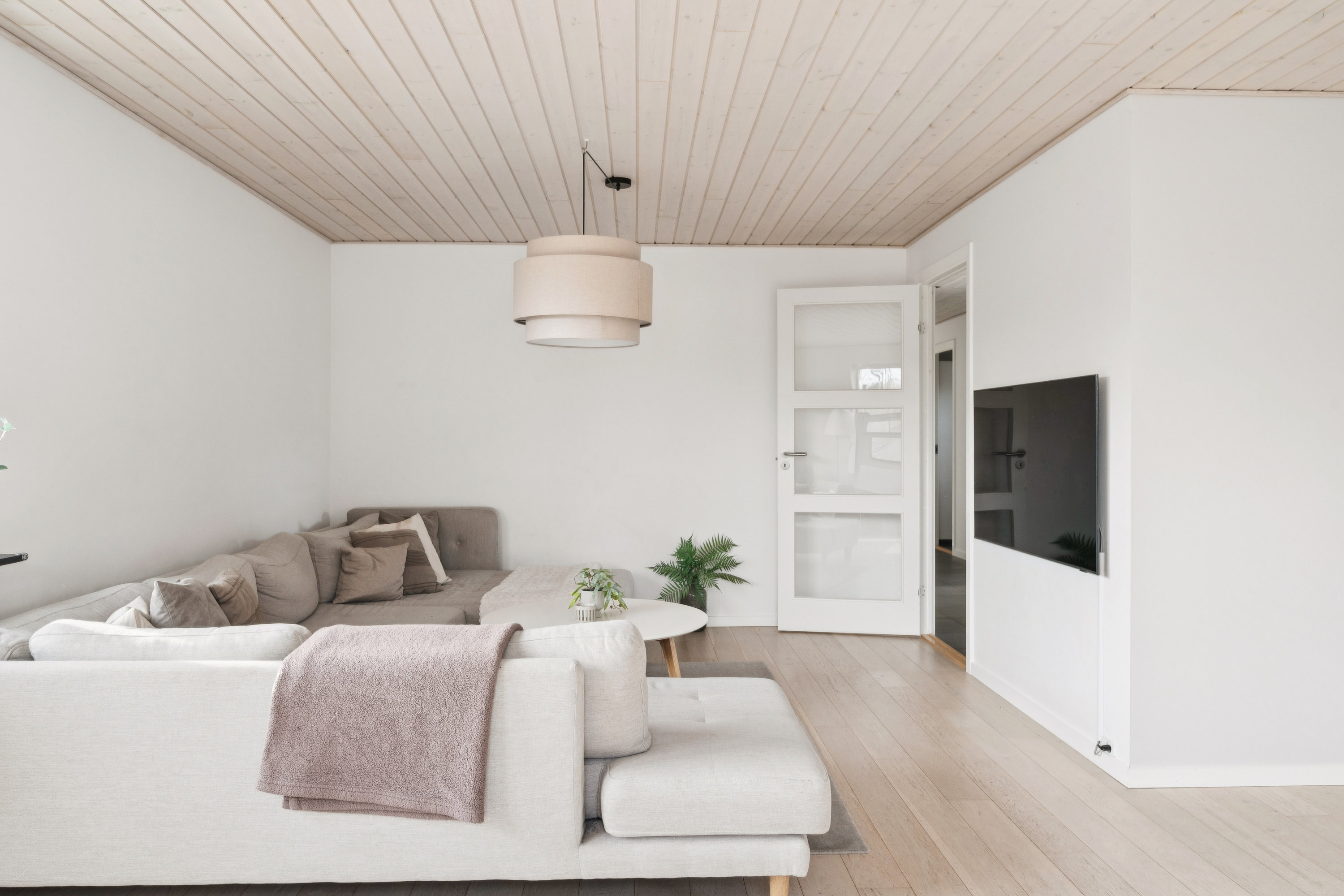 Fremhævet stue billede i fuldskærmstilstand. Billede af Nørrevangen 36, 8382 Hinnerup