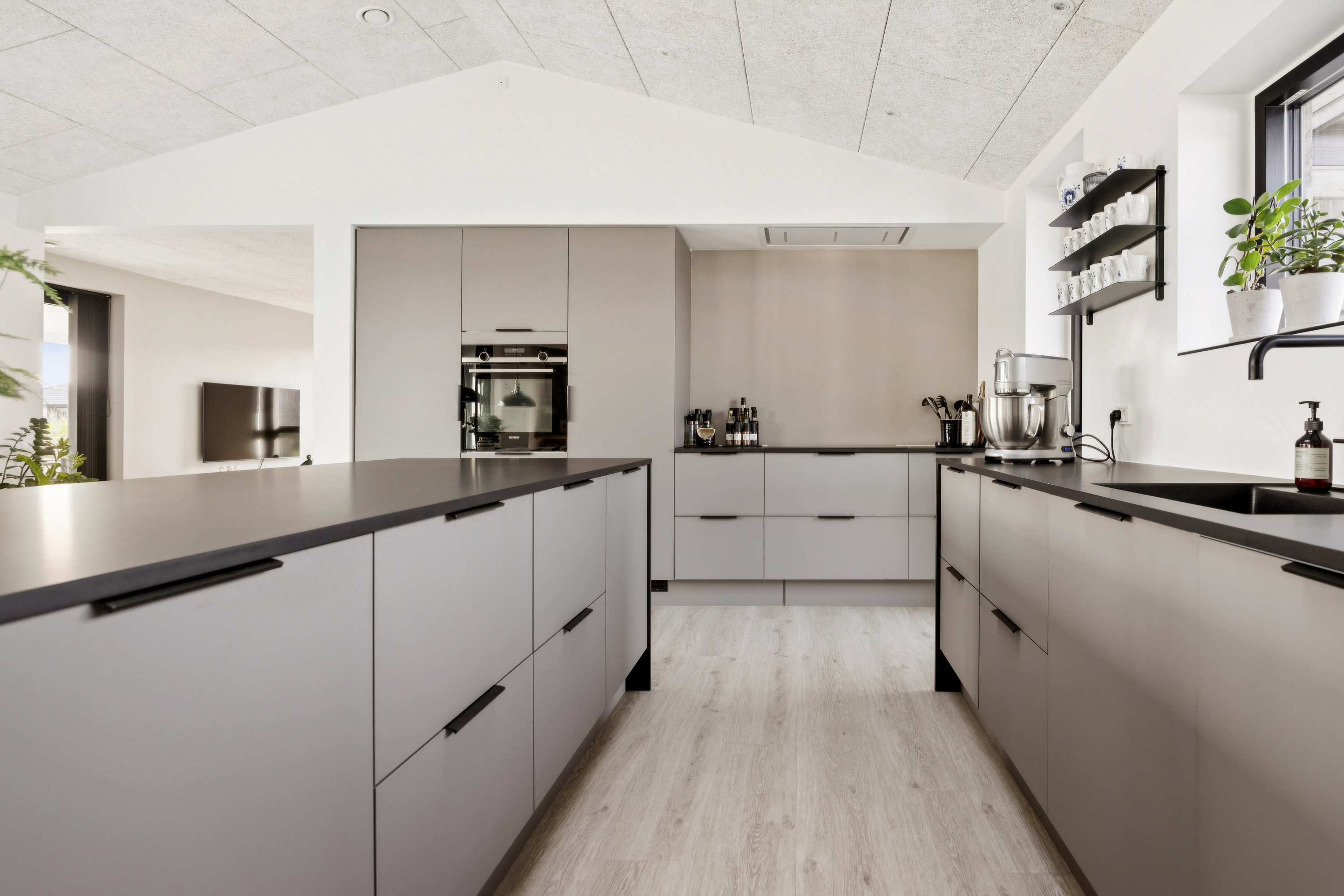 Fremhævet køkken billede i fuldskærmstilstand. Billede af Østermarken 327, 9320 Hjallerup