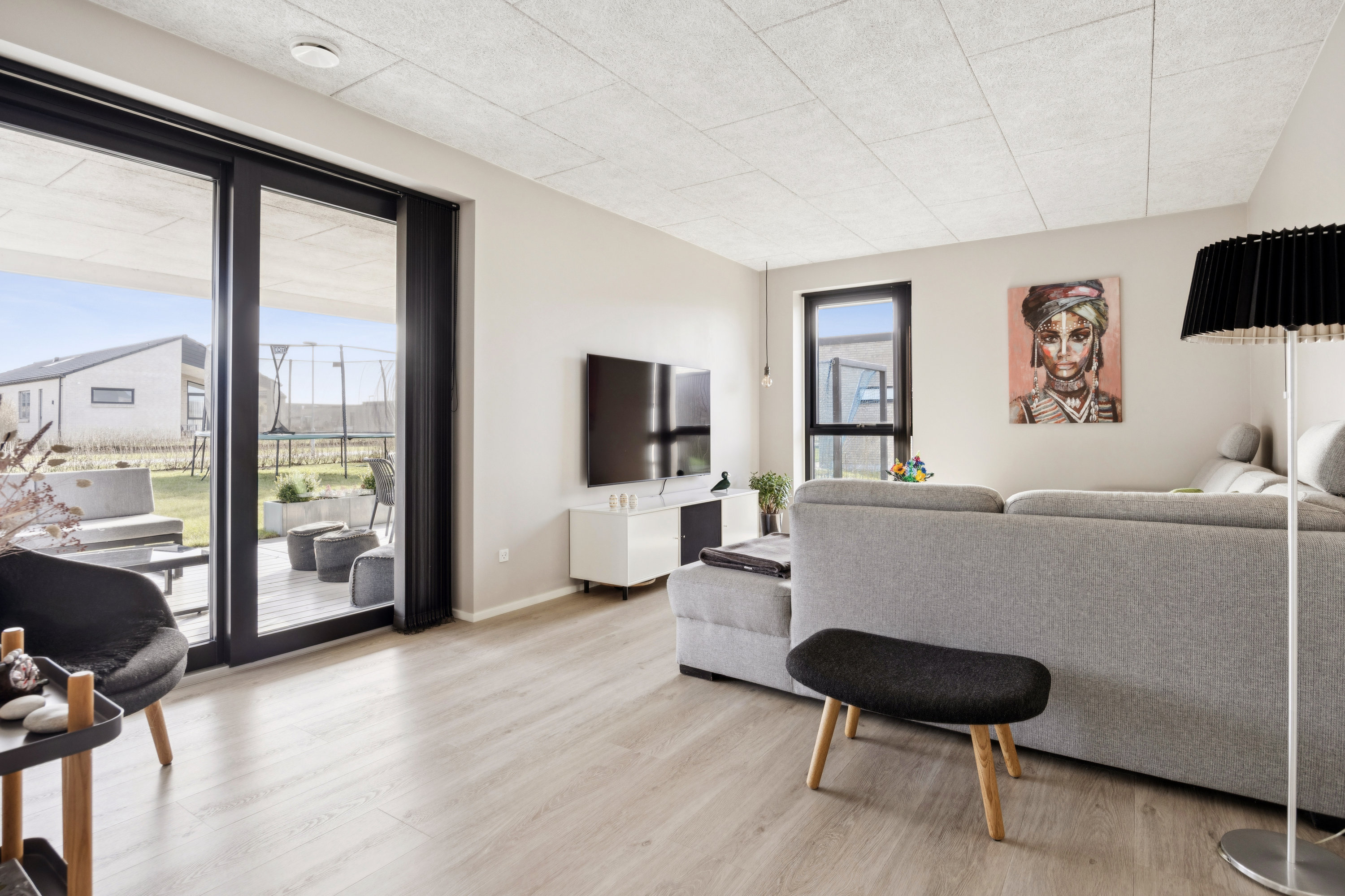 Fremhævet stue billede i fuldskærmstilstand. Billede af Østermarken 327, 9320 Hjallerup