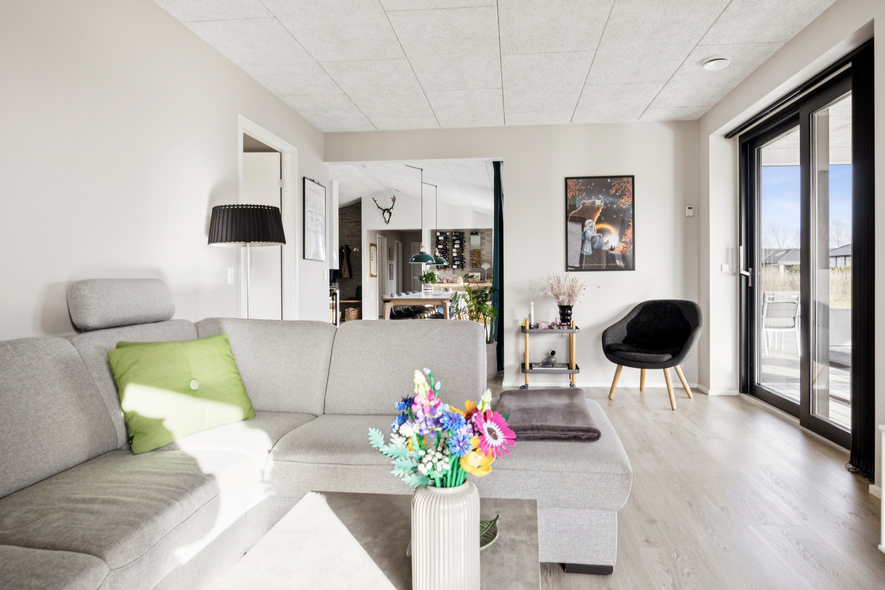 Fremhævet stue billede i fuldskærmstilstand. Billede af Østermarken 327, 9320 Hjallerup