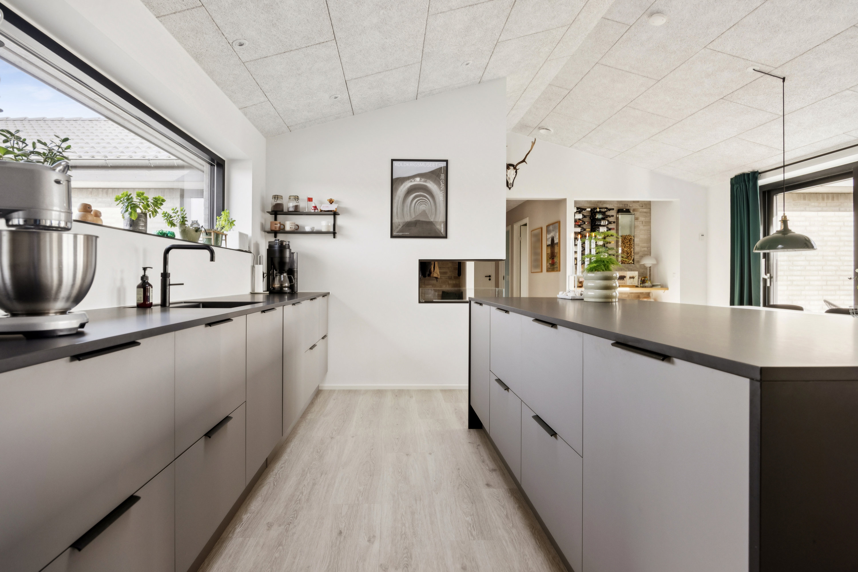 Fremhævet køkken billede i fuldskærmstilstand. Billede af Østermarken 327, 9320 Hjallerup