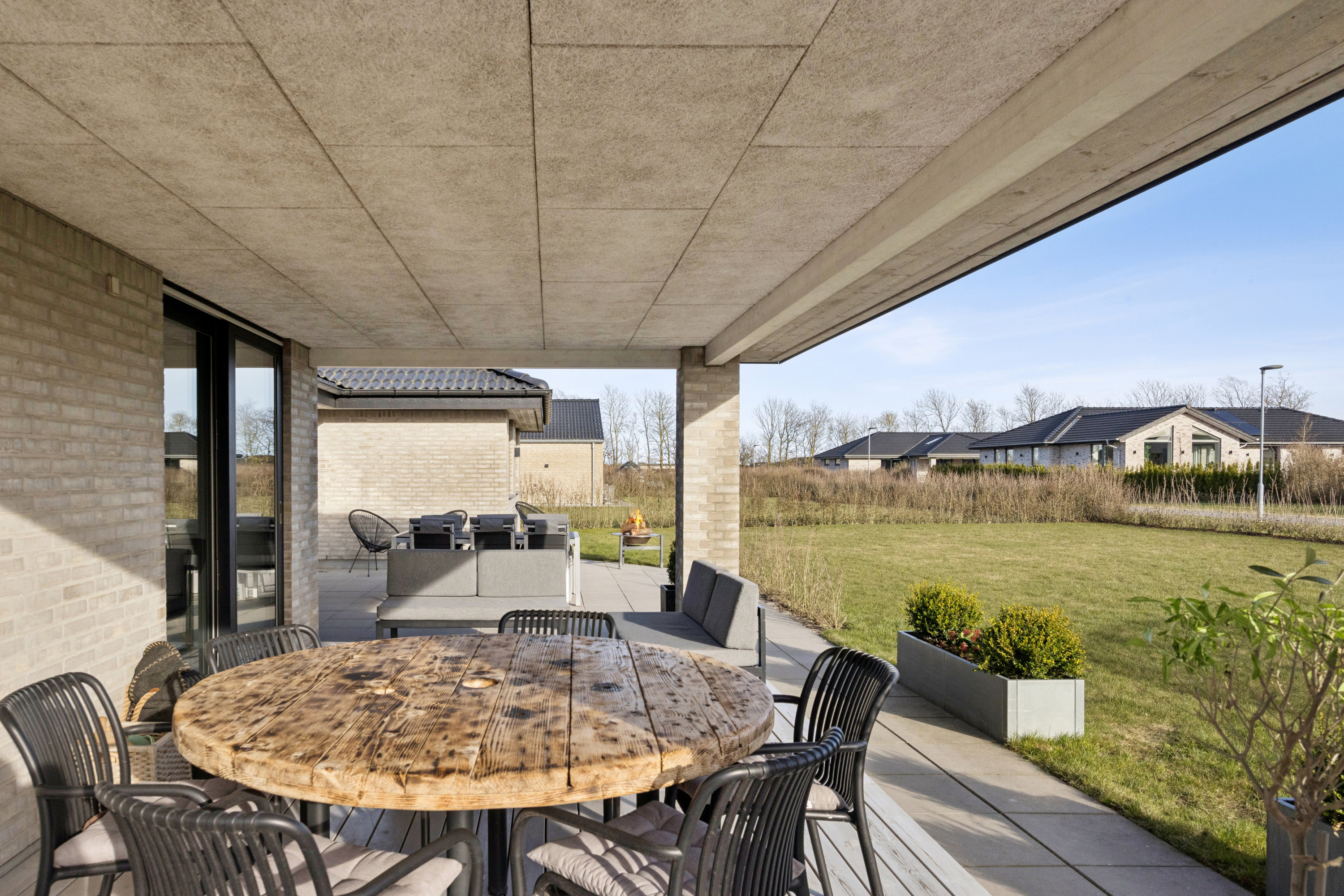 Fremhævet terrasse billede i fuldskærmstilstand. Billede af Østermarken 327, 9320 Hjallerup