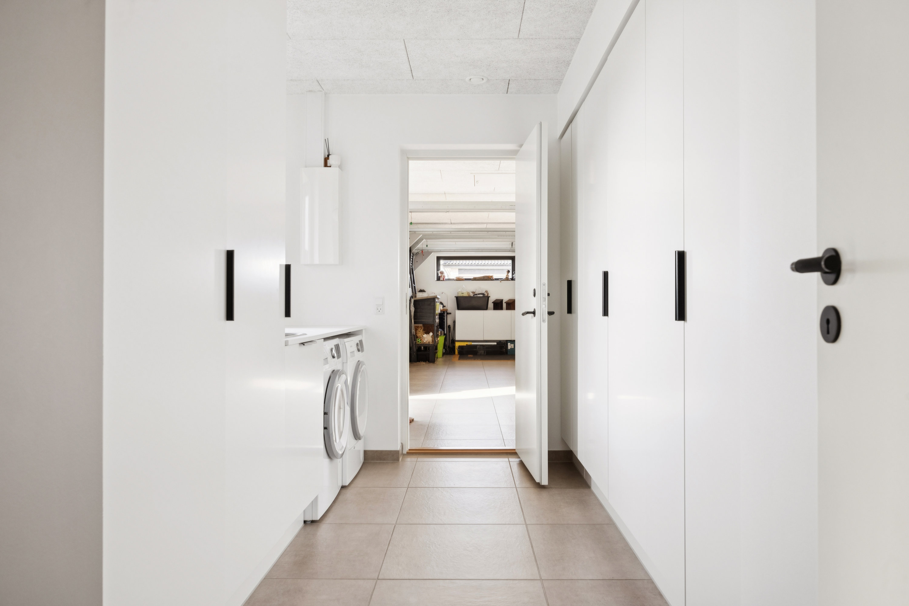 Fremhævet gang billede i fuldskærmstilstand. Billede af Østermarken 327, 9320 Hjallerup