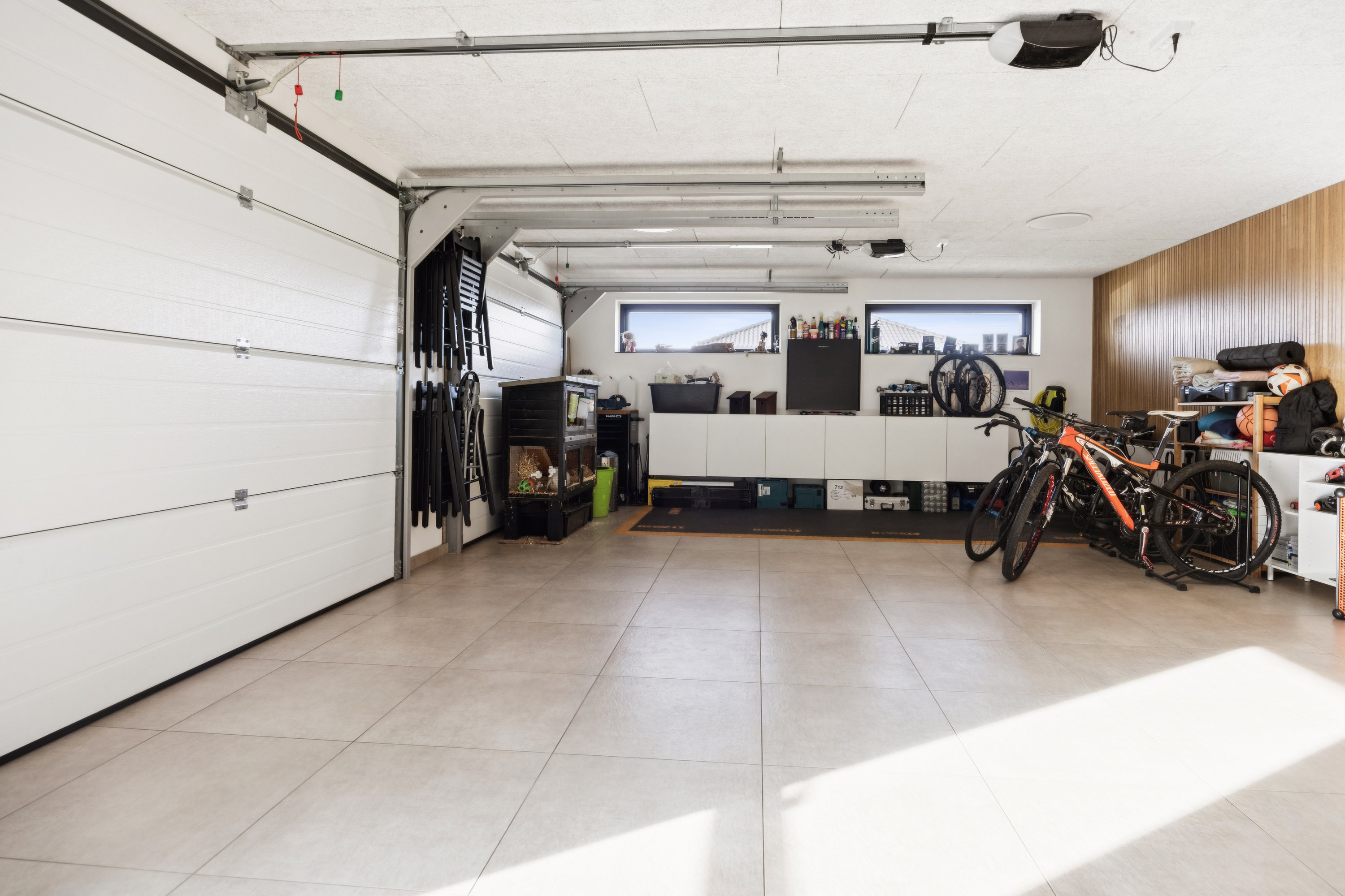 Fremhævet garage billede i fuldskærmstilstand. Billede af Østermarken 327, 9320 Hjallerup