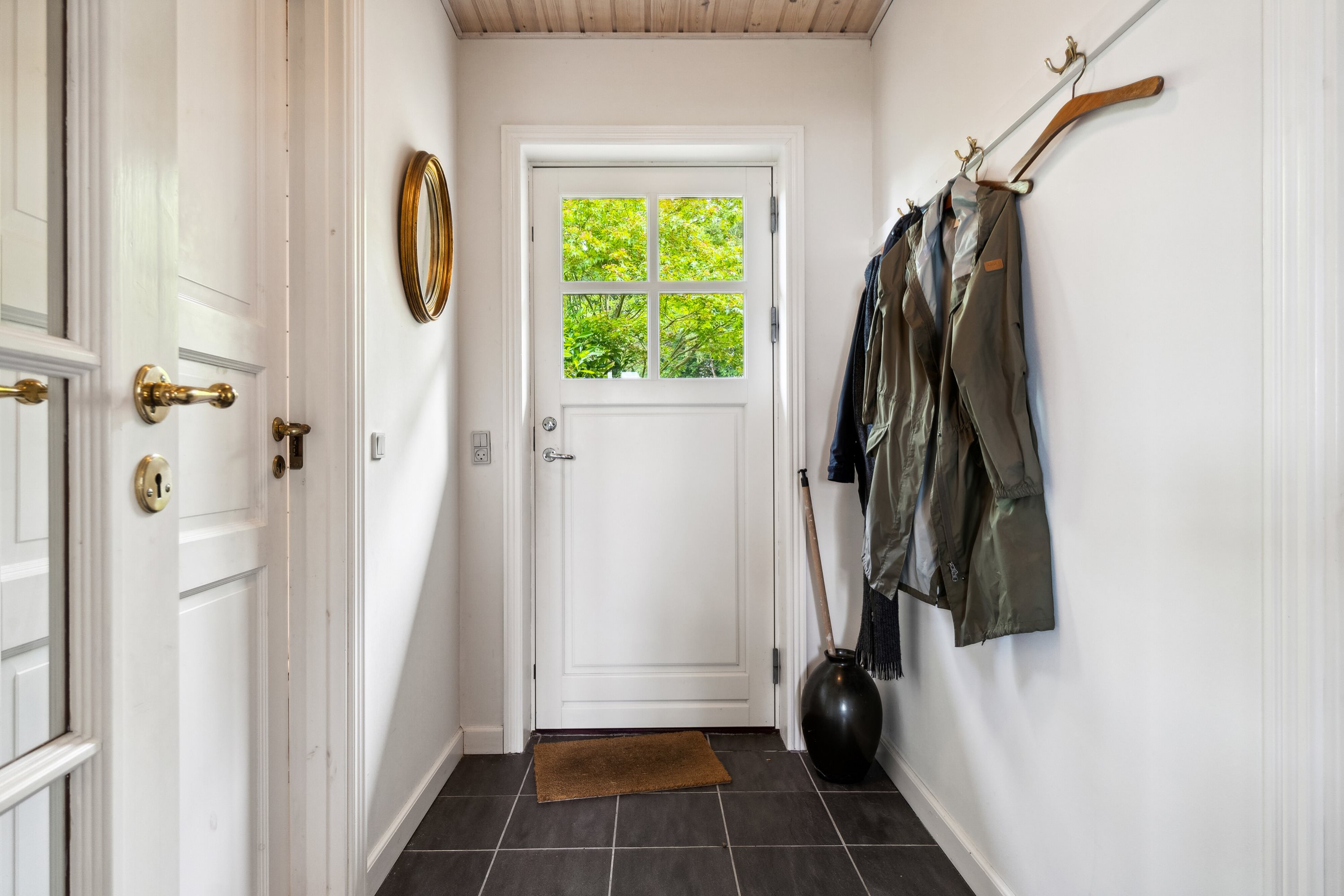 Fremhævet gang billede i fuldskærmstilstand. Billede af Lersøvej 13, 3700 Rønne