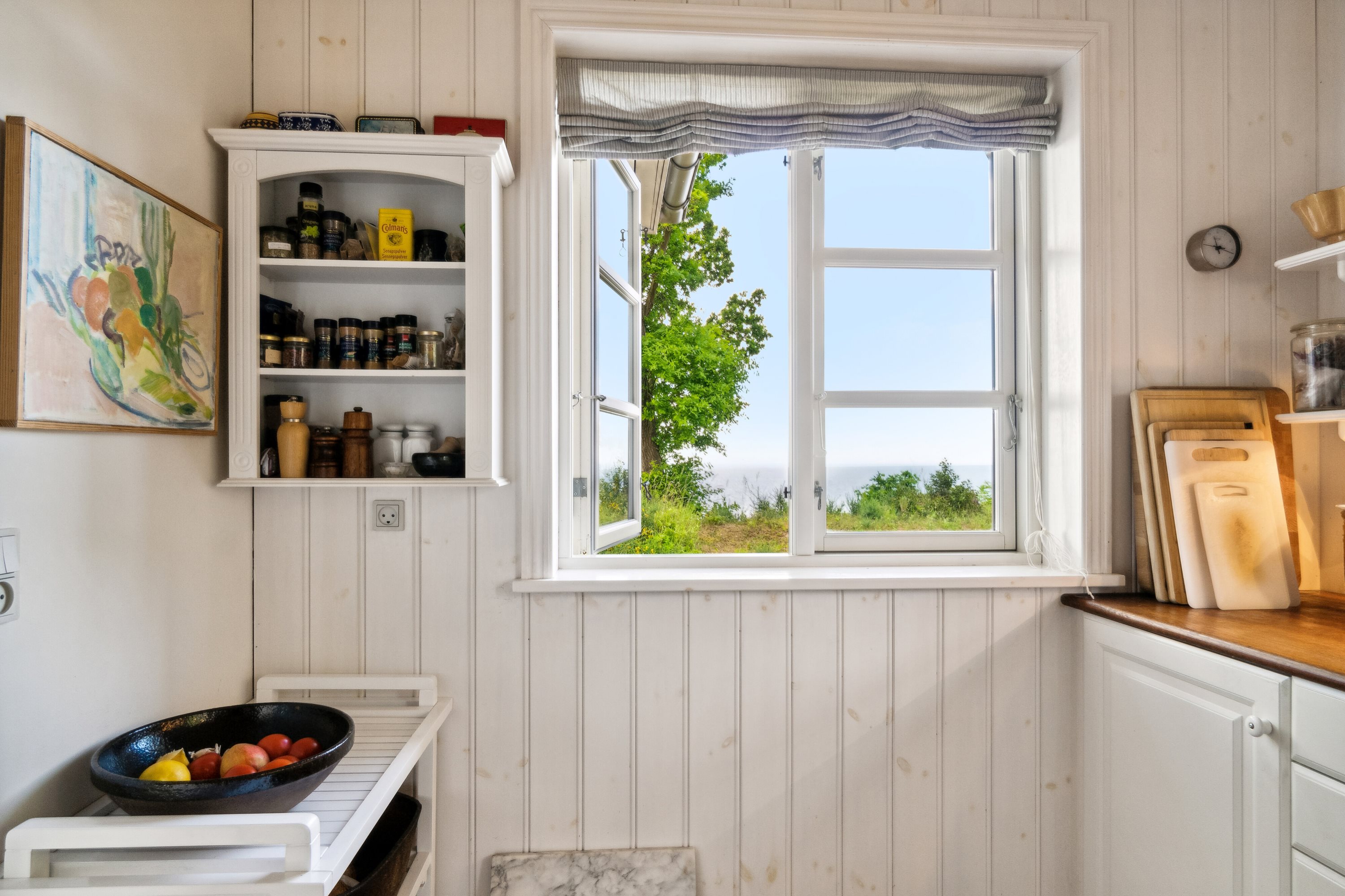 Fremhævet indendørs billede i fuldskærmstilstand. Billede af Lersøvej 13, 3700 Rønne