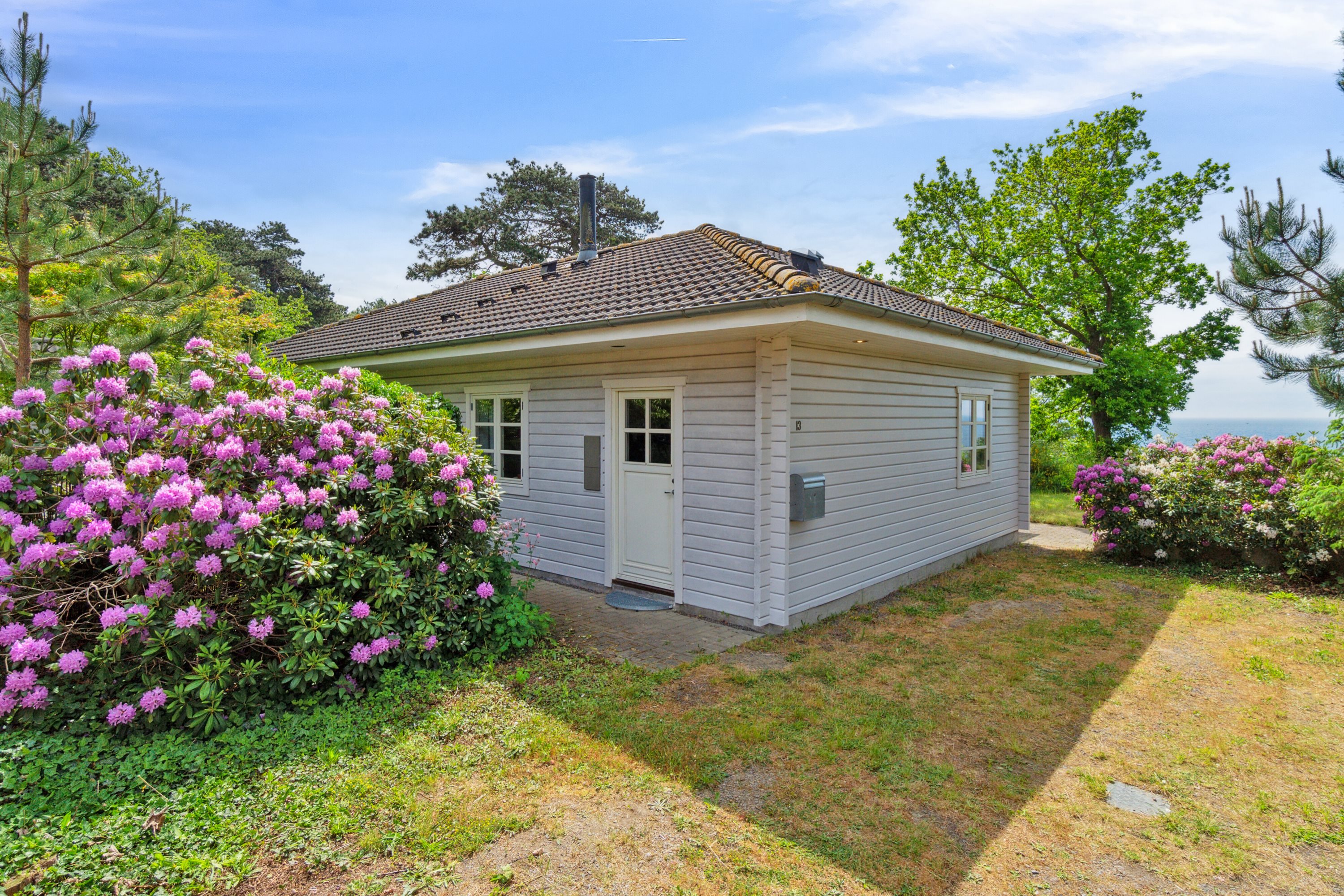 Fremhævet set fra haven billede i fuldskærmstilstand. Billede af Lersøvej 13, 3700 Rønne