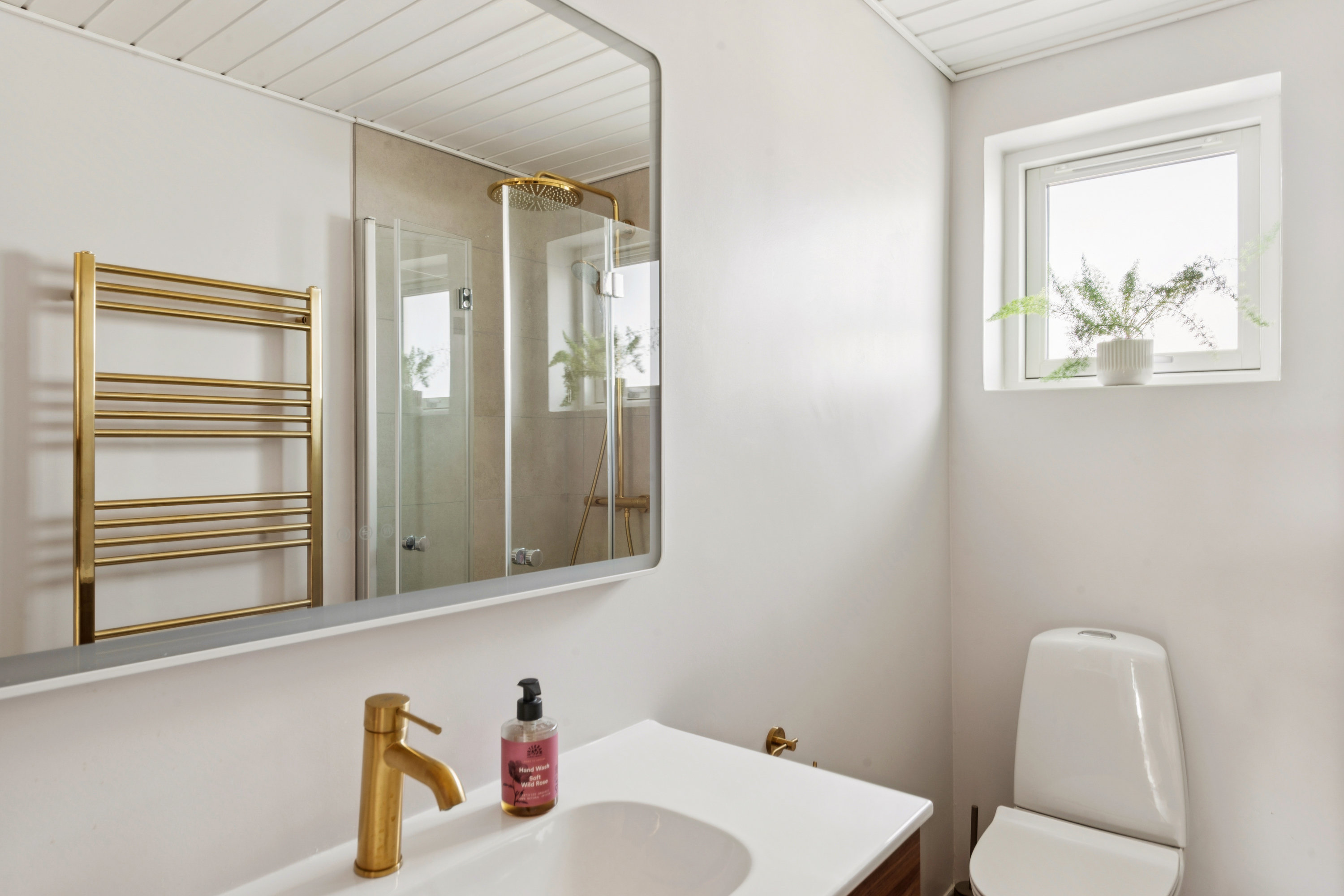 Fremhævet badeværelse billede i fuldskærmstilstand. Billede af Stenås 17, 2670 Greve