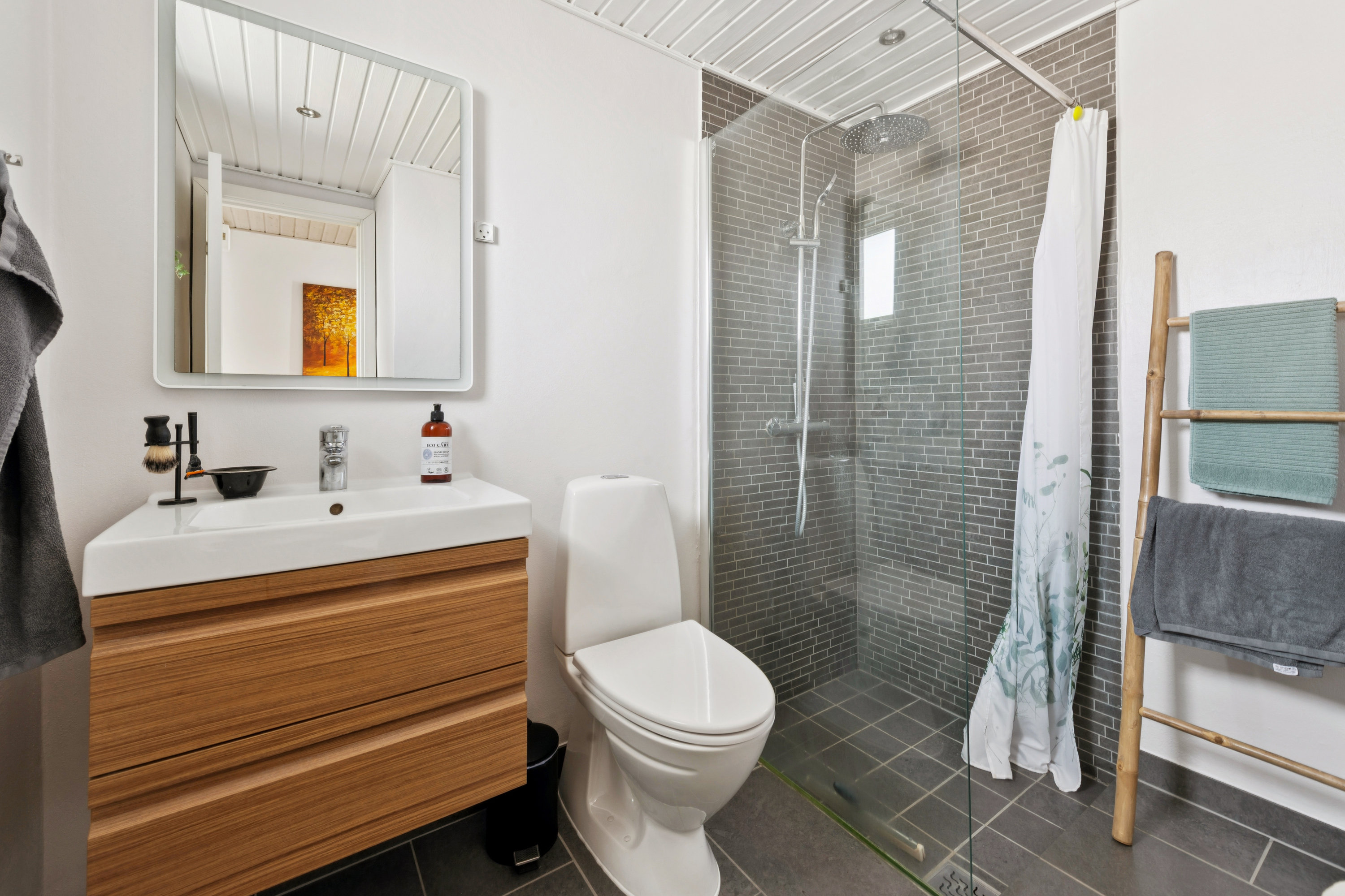 Fremhævet badeværelse billede i fuldskærmstilstand. Billede af Stenås 17, 2670 Greve