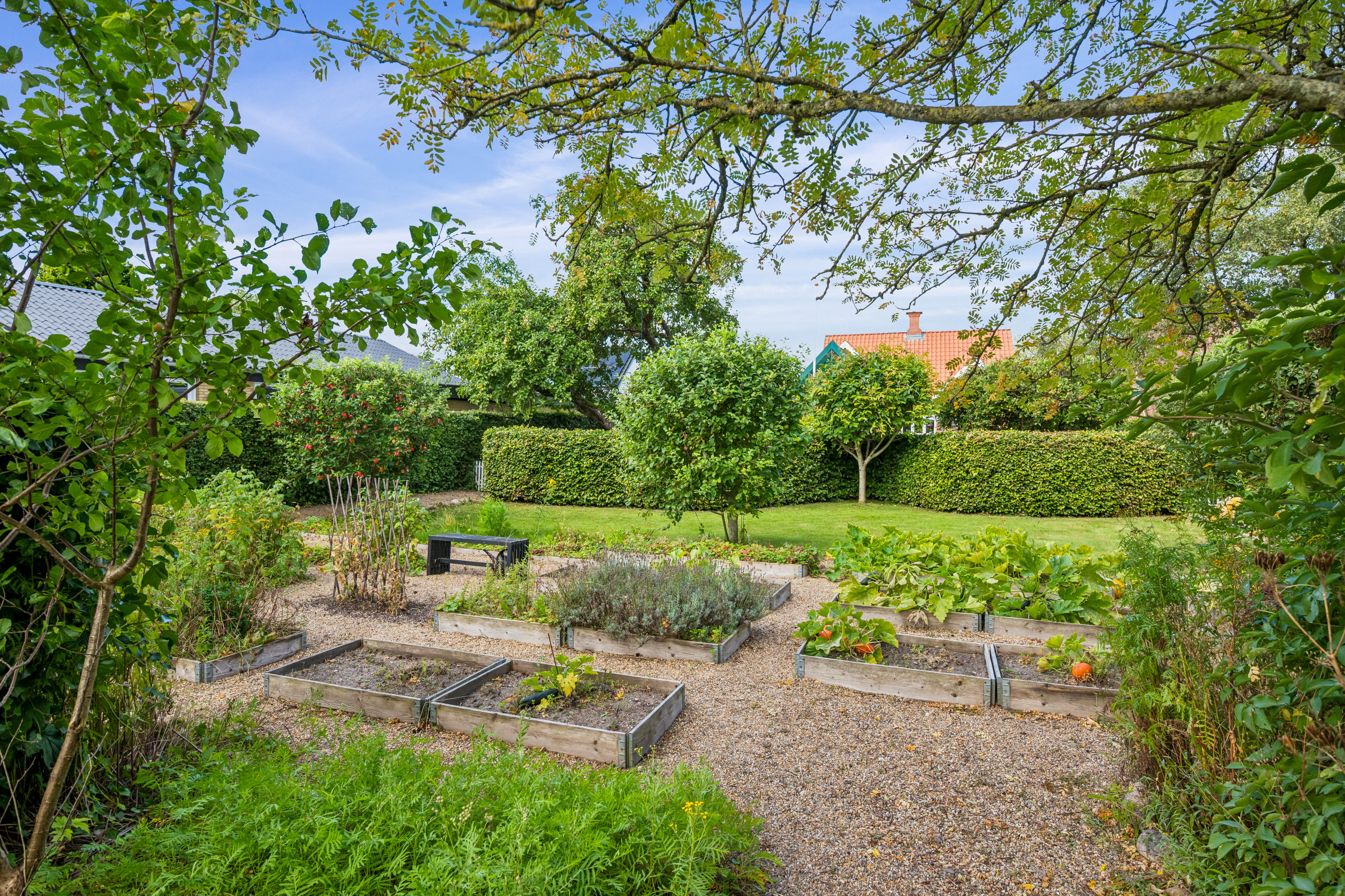 Fremhævet have billede i fuldskærmstilstand. Billede af Tinningvej 12, Foldby, 8382 Hinnerup