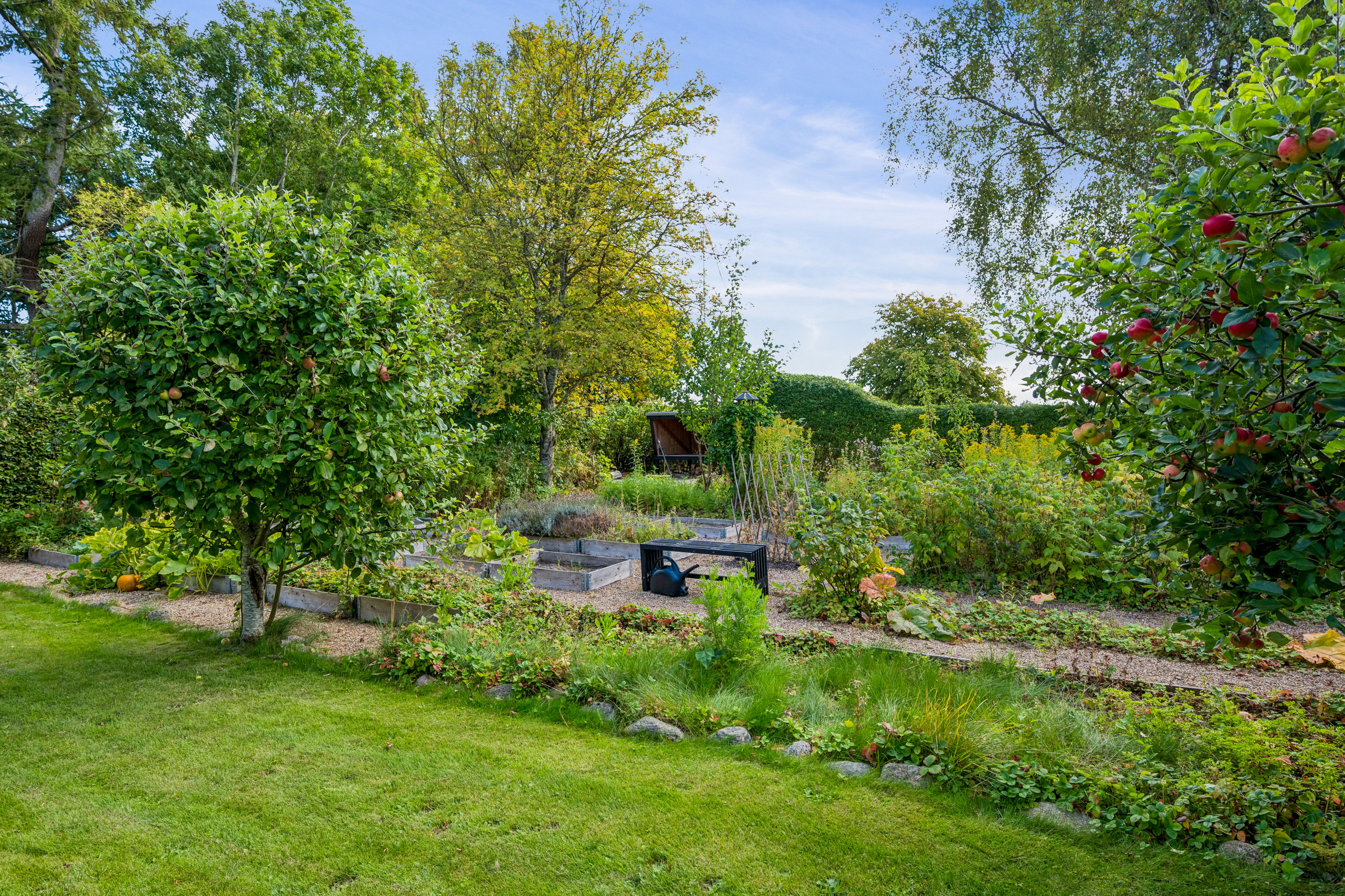 Fremhævet have billede i fuldskærmstilstand. Billede af Tinningvej 12, Foldby, 8382 Hinnerup