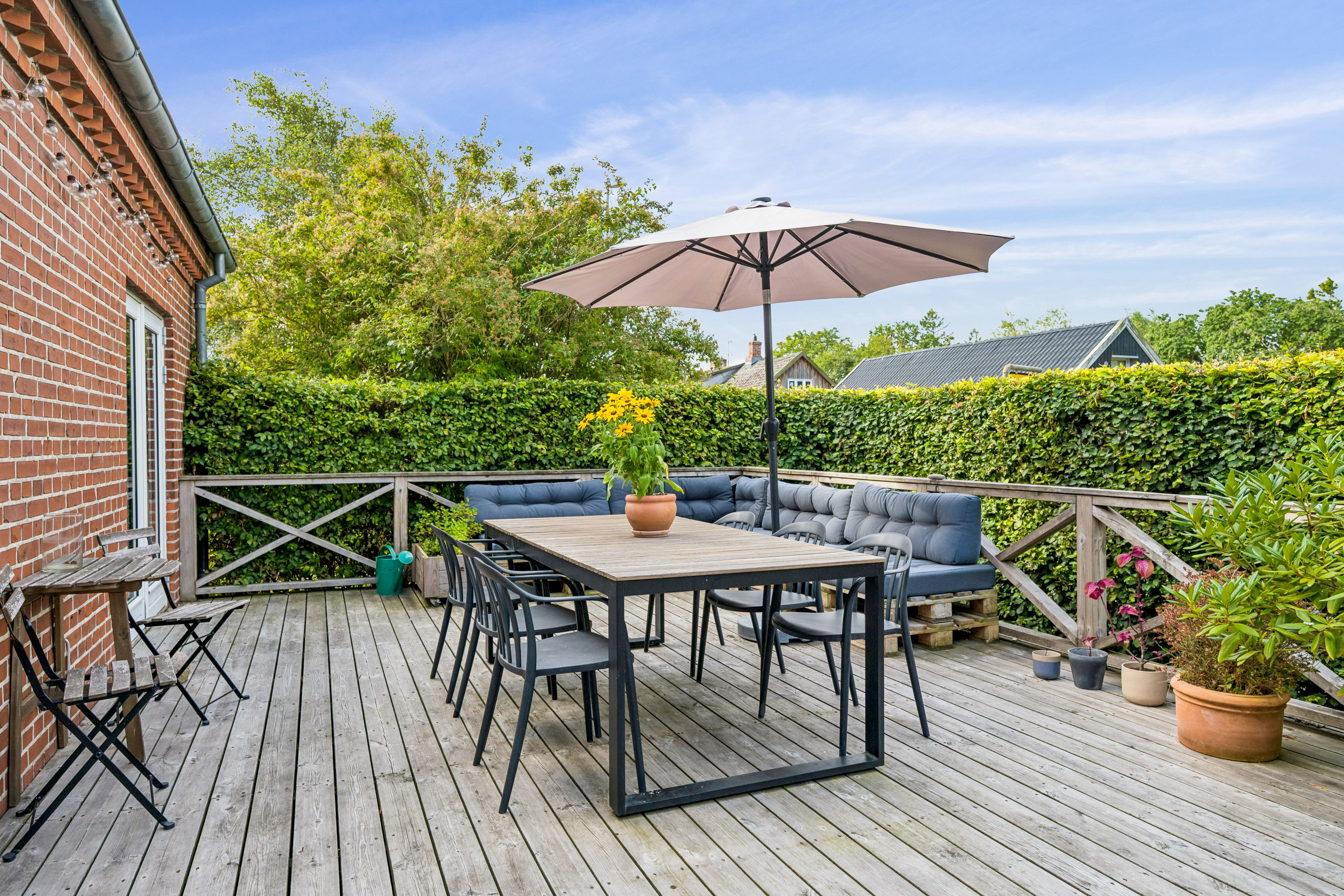 Fremhævet terrasse billede i fuldskærmstilstand. Billede af Tinningvej 12, Foldby, 8382 Hinnerup