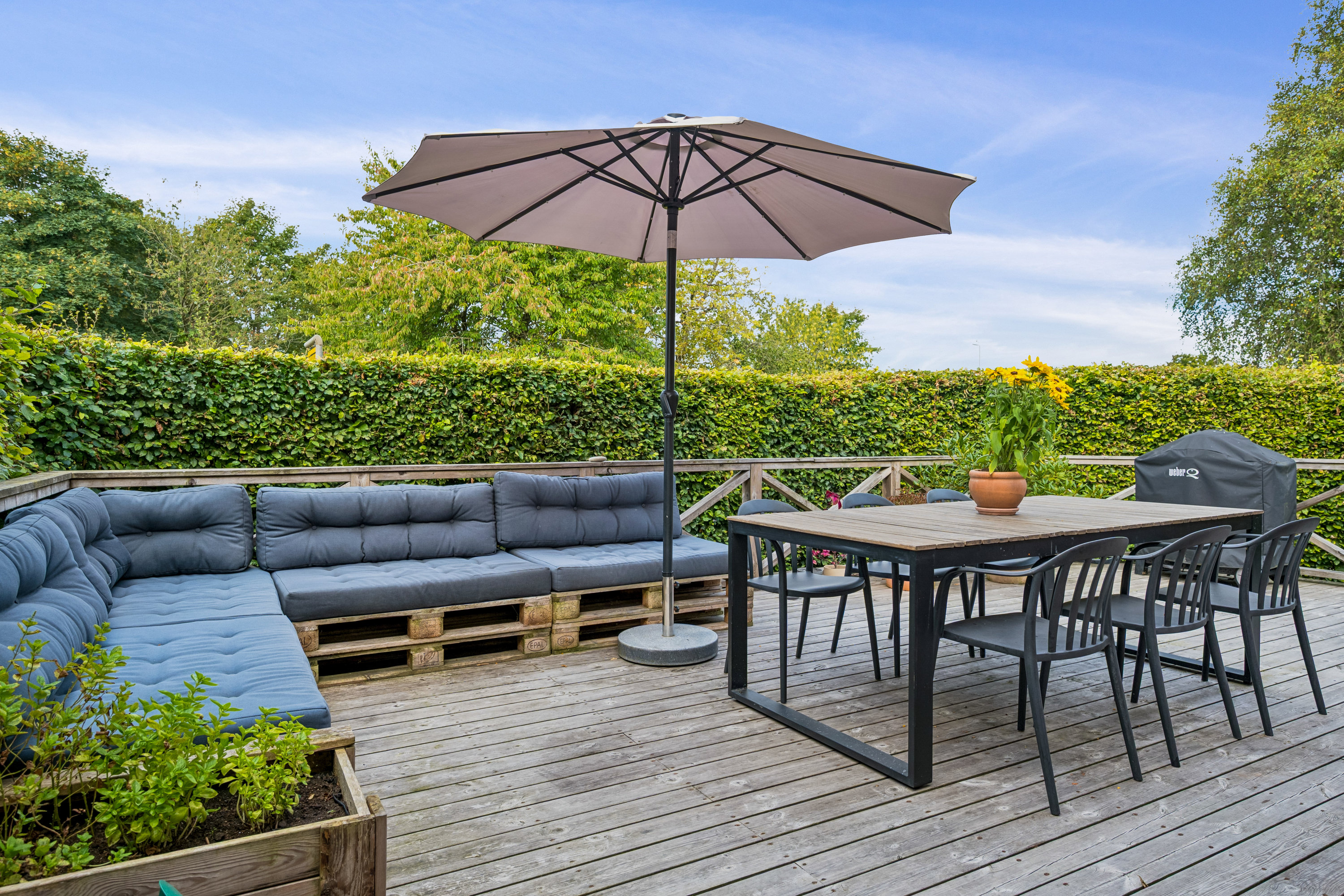 Fremhævet terrasse billede i fuldskærmstilstand. Billede af Tinningvej 12, Foldby, 8382 Hinnerup