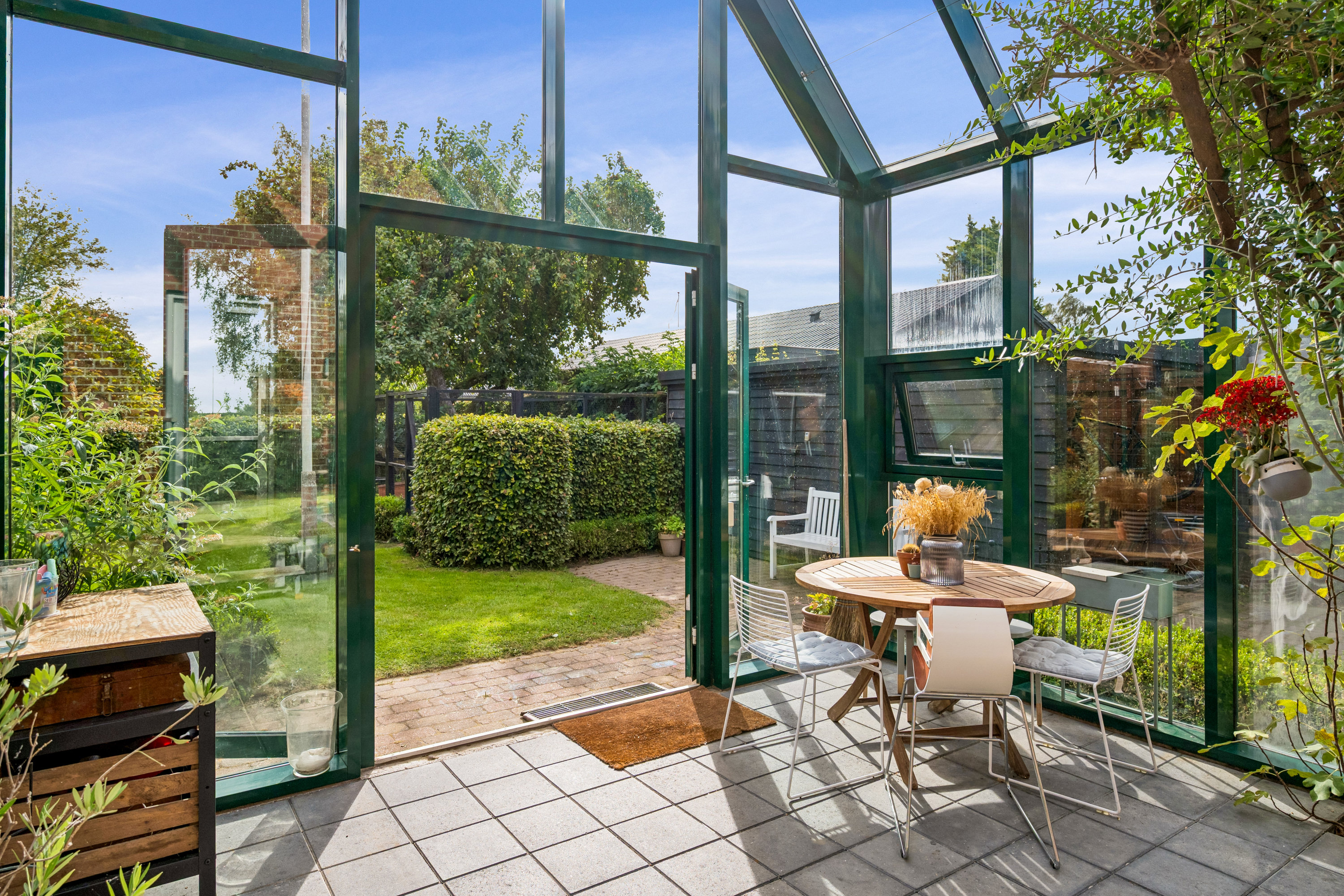 Fremhævet terrasse billede i fuldskærmstilstand. Billede af Tinningvej 12, Foldby, 8382 Hinnerup