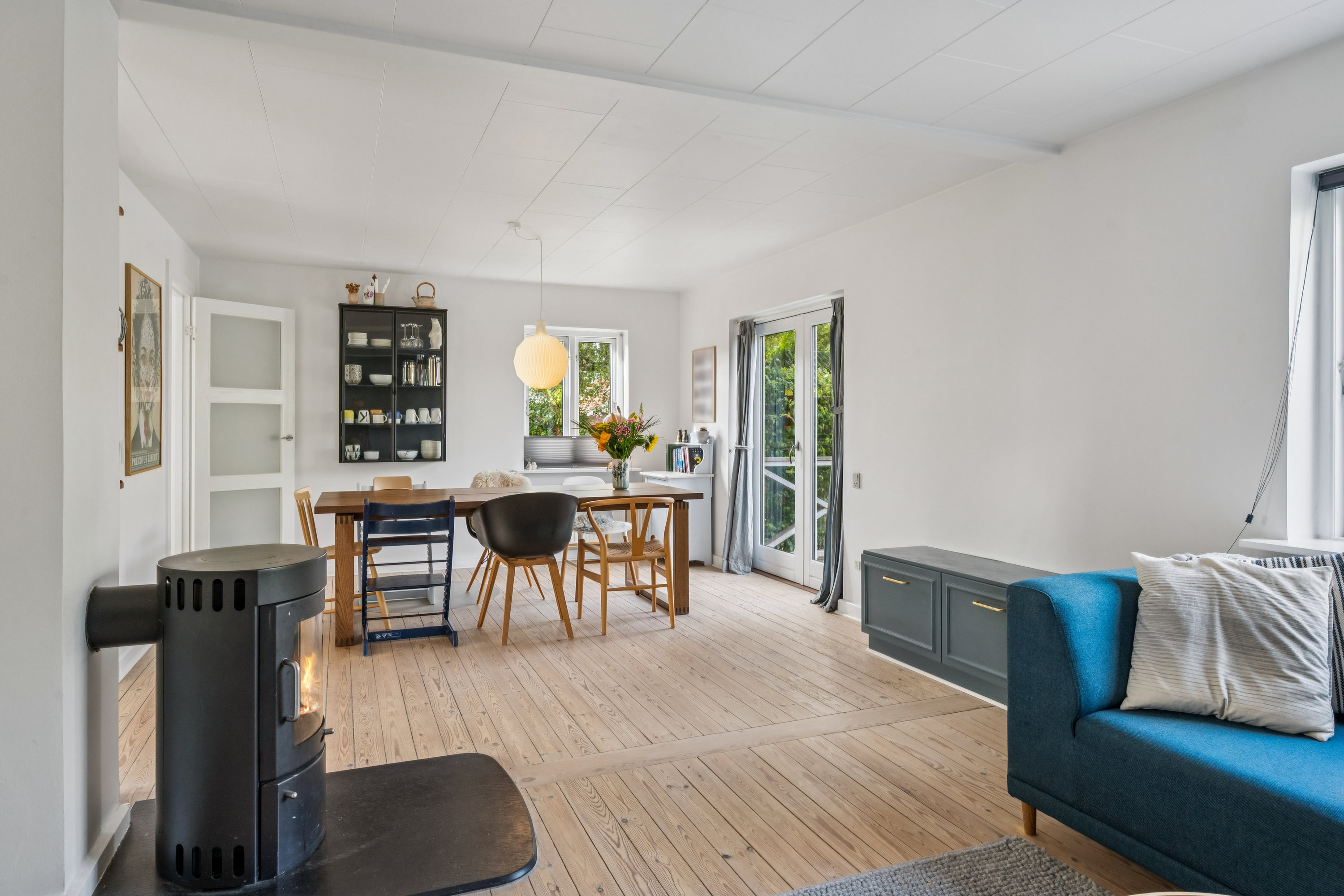 Fremhævet stue billede i fuldskærmstilstand. Billede af Tinningvej 12, Foldby, 8382 Hinnerup