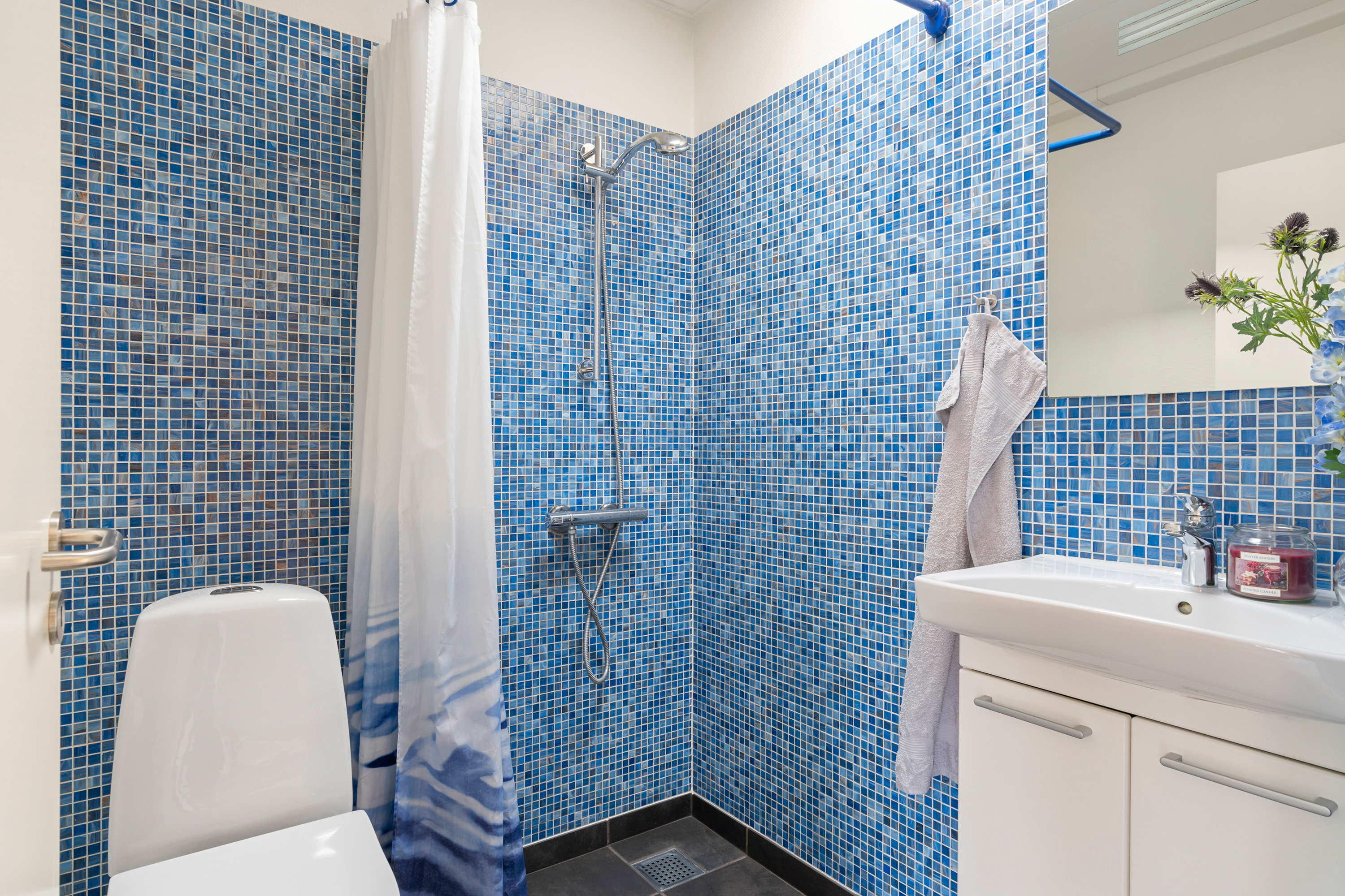 Fremhævet badeværelse billede i fuldskærmstilstand. Billede af Hyrdeengen 109, 2625 Vallensbæk