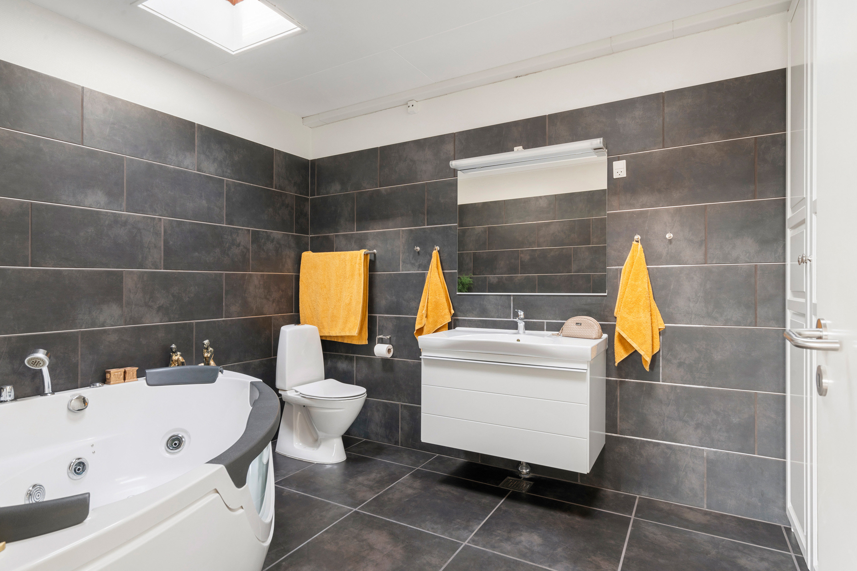 Fremhævet badeværelse billede i fuldskærmstilstand. Billede af Hyrdeengen 109, 2625 Vallensbæk