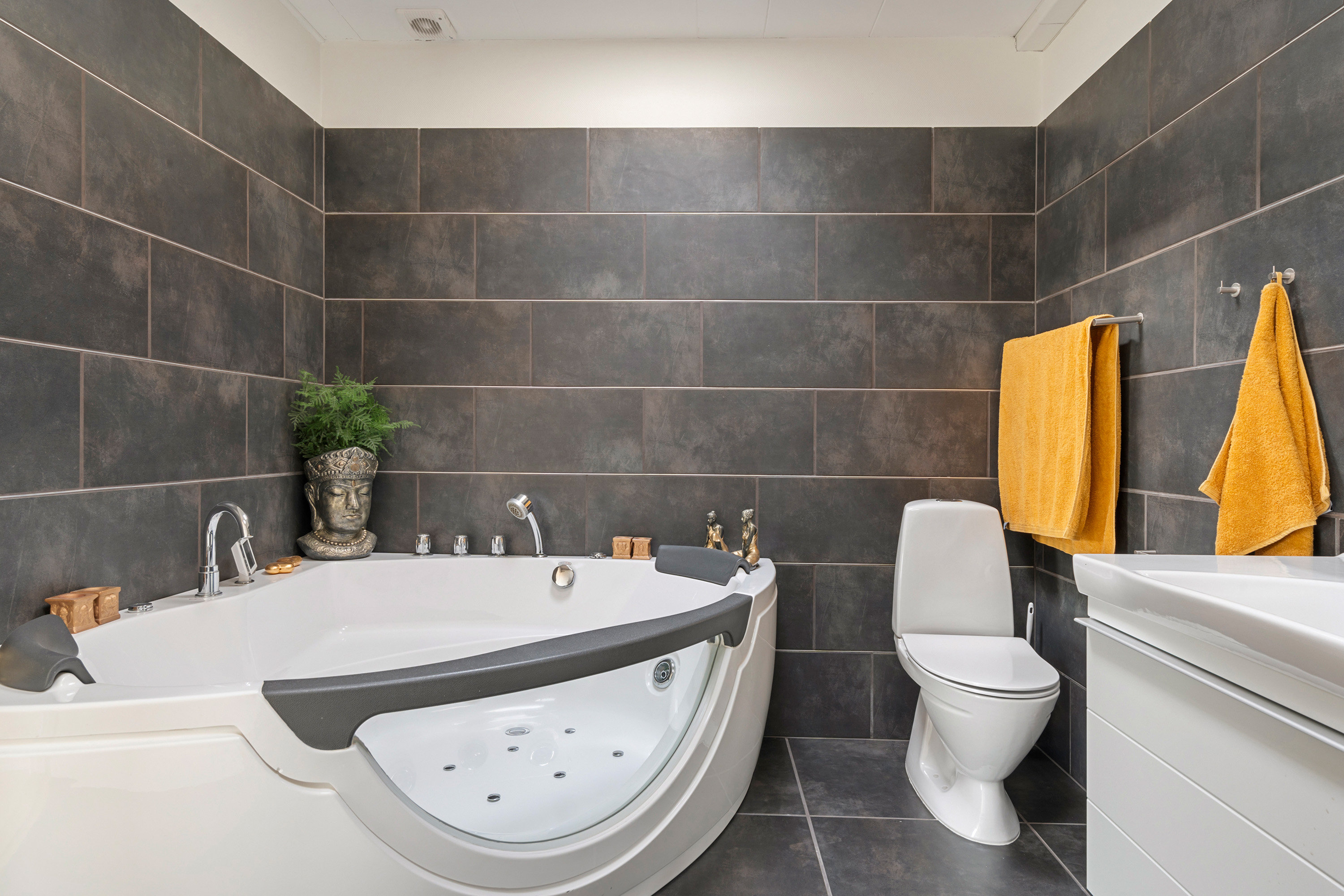 Fremhævet badeværelse billede i fuldskærmstilstand. Billede af Hyrdeengen 109, 2625 Vallensbæk