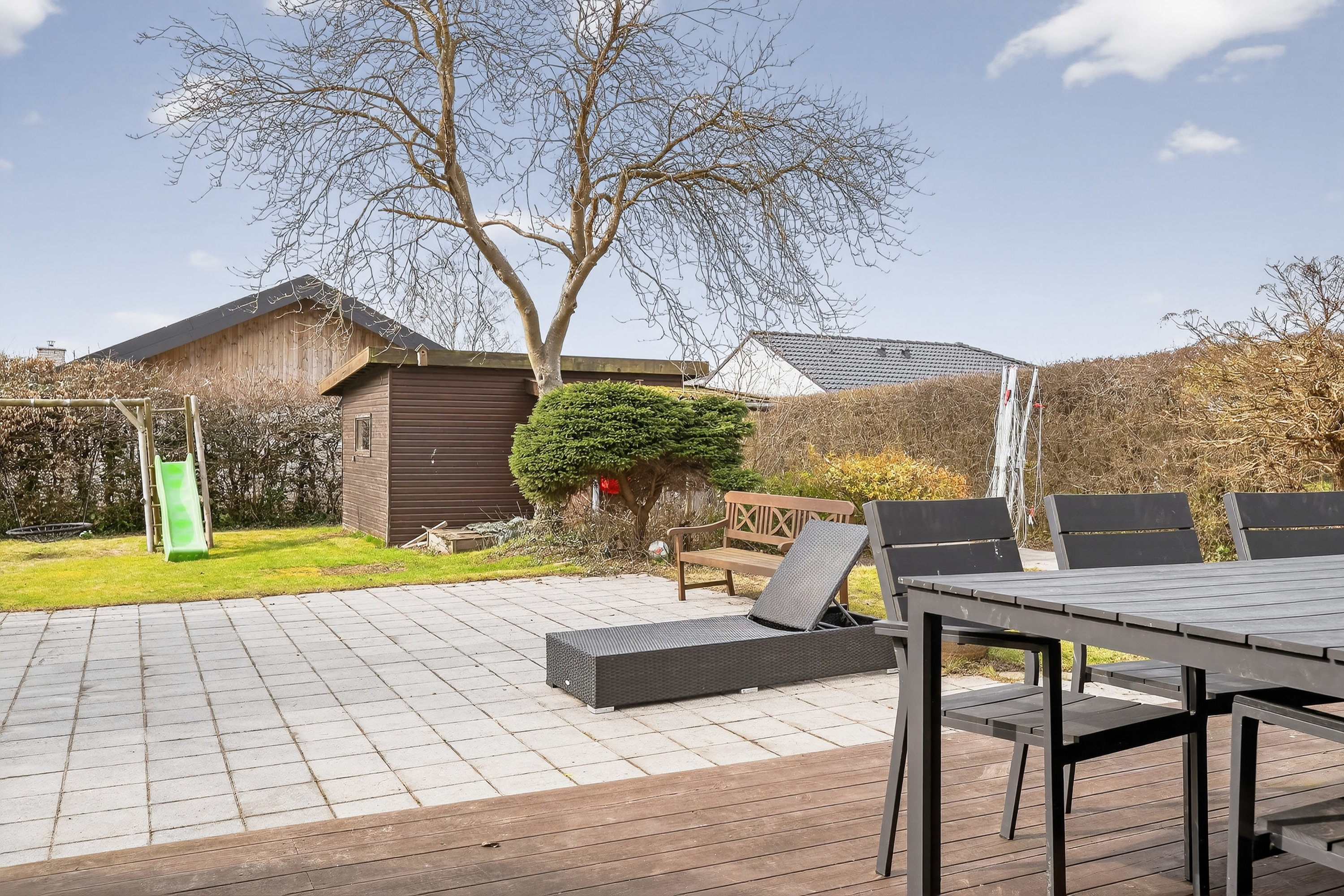 Fremhævet terrasse billede i fuldskærmstilstand. Billede af Hold-An Vej 140, 2750 Ballerup