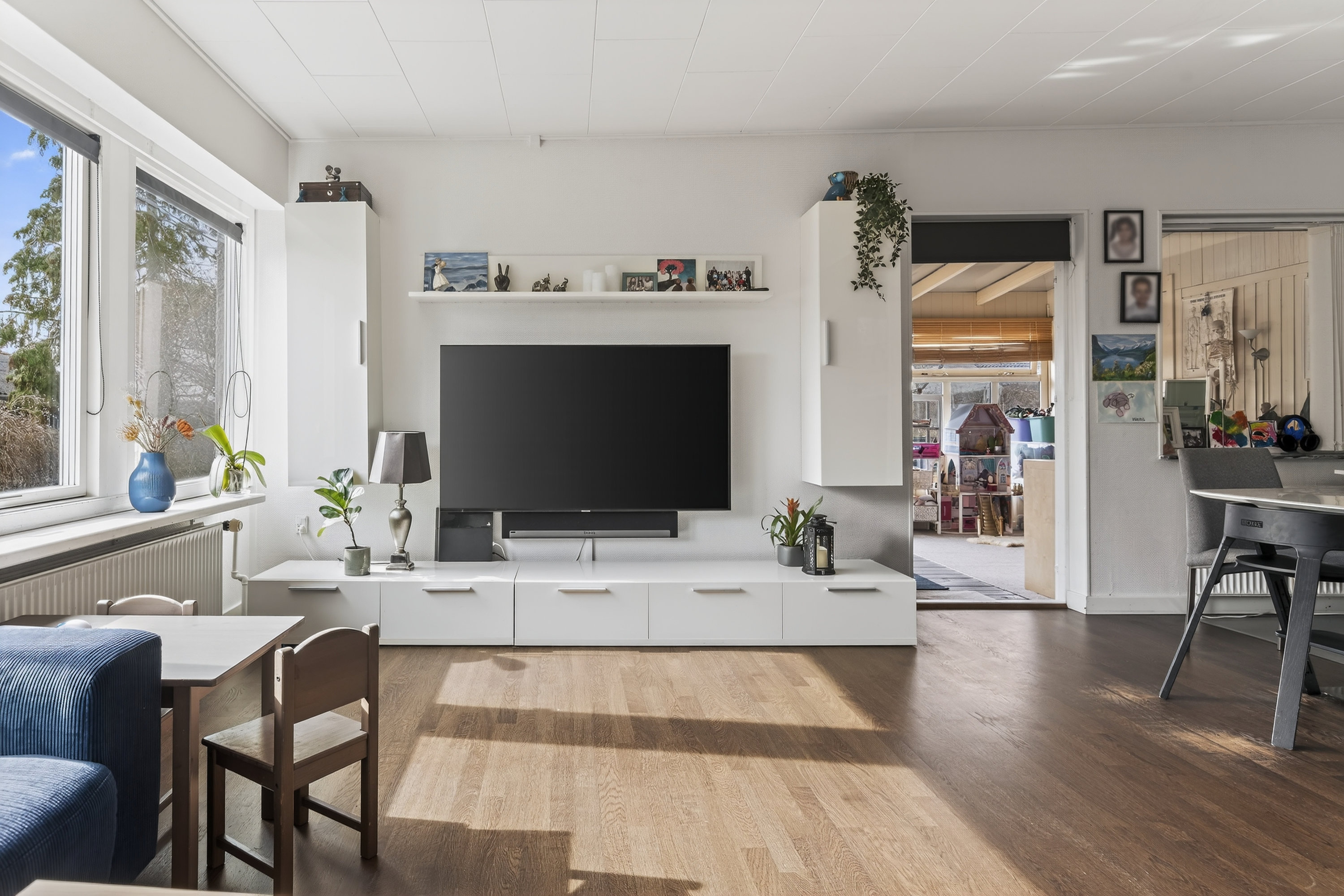 Fremhævet stue billede i fuldskærmstilstand. Billede af Hold-An Vej 140, 2750 Ballerup