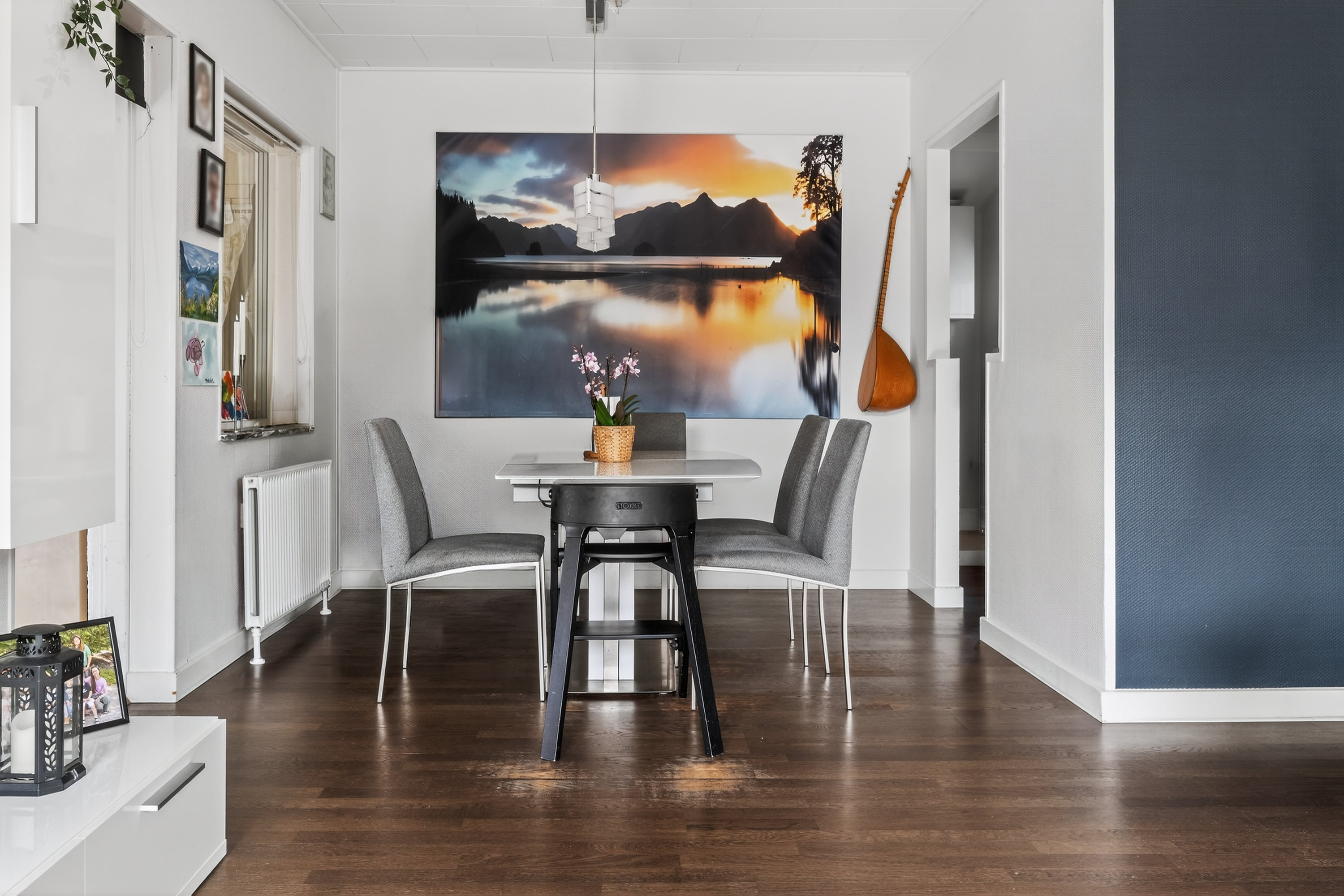 Fremhævet stue billede i fuldskærmstilstand. Billede af Hold-An Vej 140, 2750 Ballerup