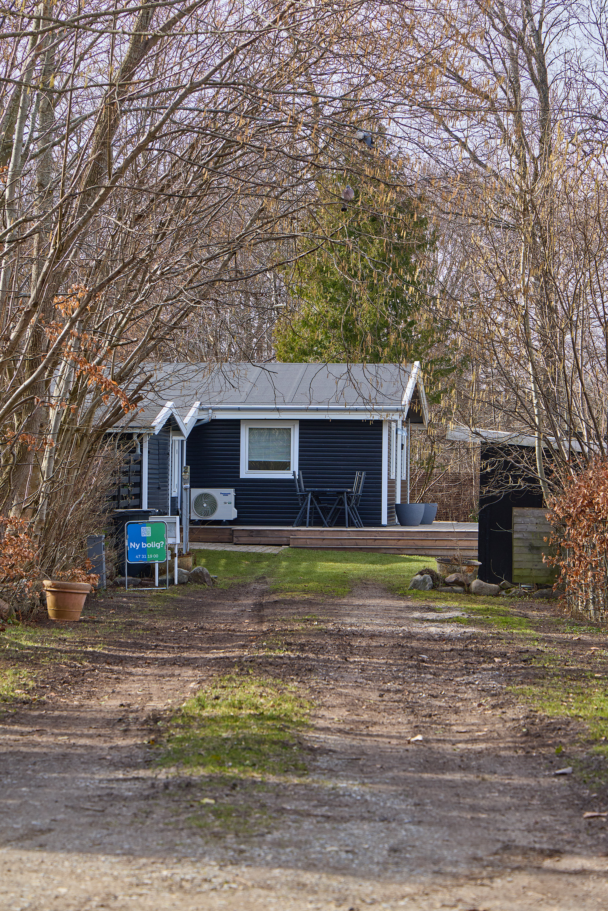 Fremhævet indkørsel billede i fuldskærmstilstand. Billede af Møllevænget 2, 3120 Dronningmølle