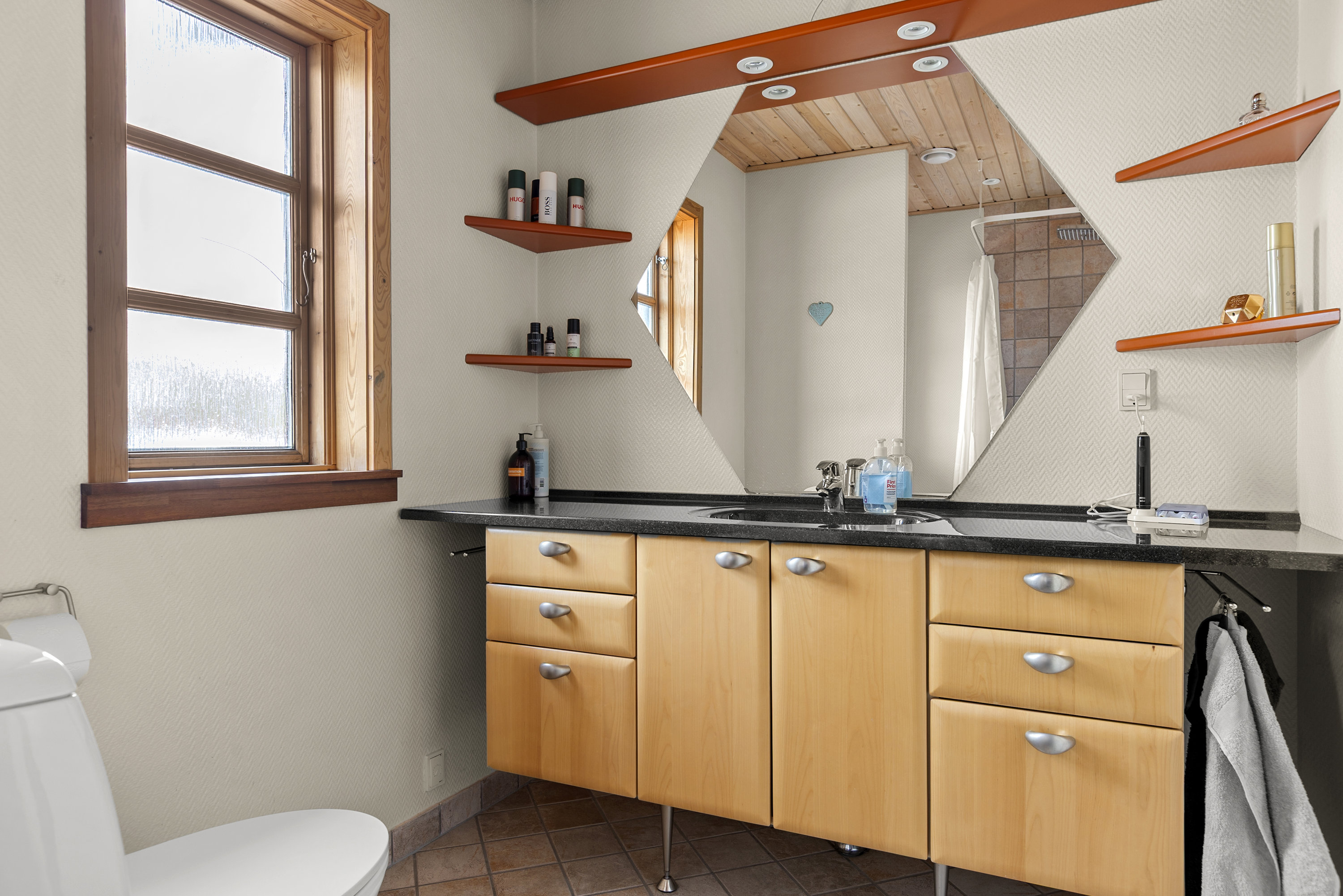 Fremhævet badeværelse billede i fuldskærmstilstand. Billede af Violvænget 12, 4173 Fjenneslev