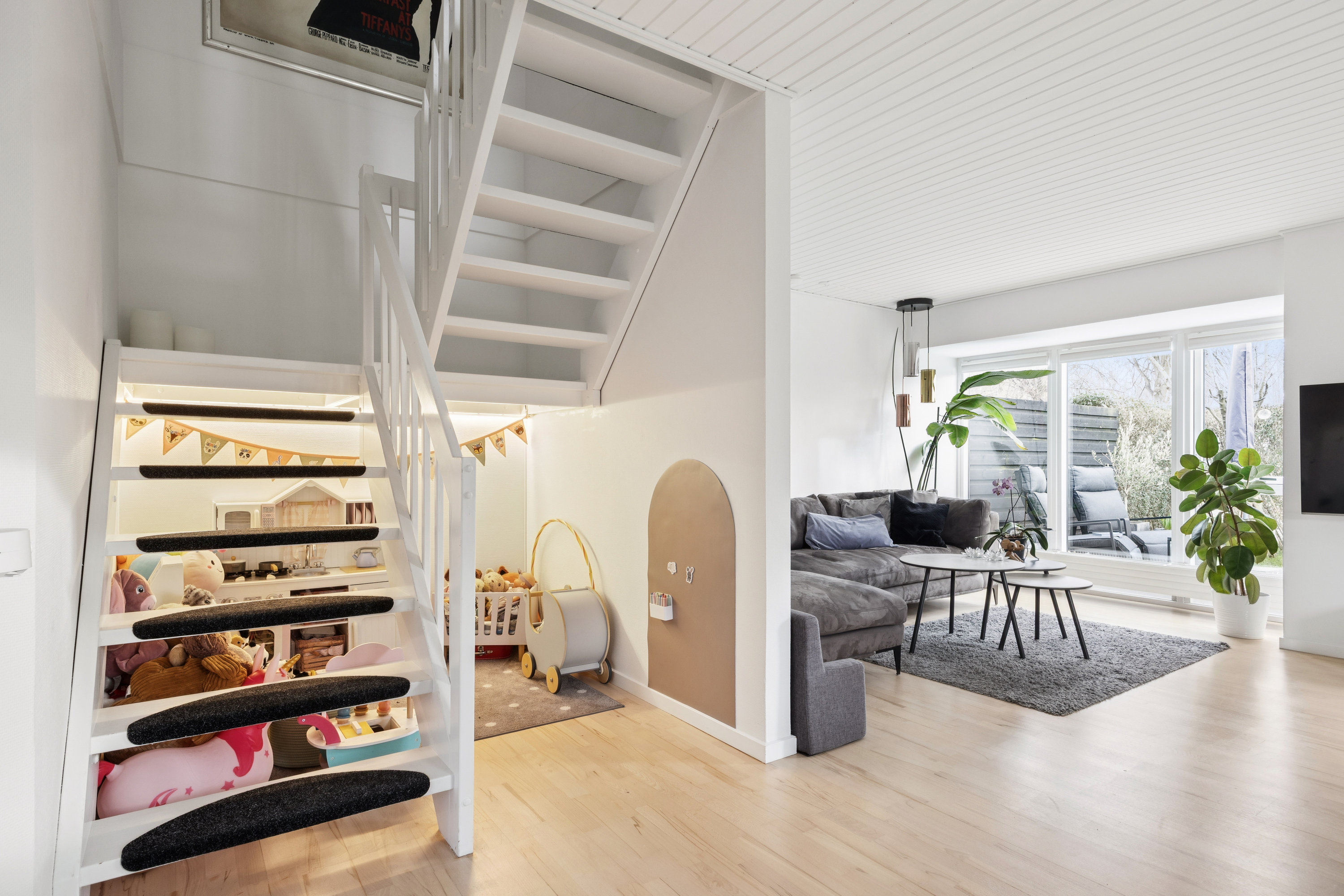 Fremhævet stue billede i fuldskærmstilstand. Billede af Lindehegnet 34, 2670 Greve