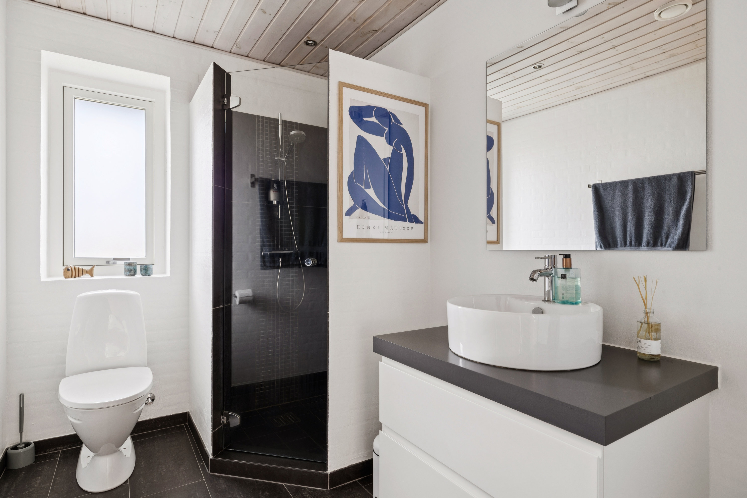 Fremhævet badeværelse billede i fuldskærmstilstand. Billede af Johannelunden 16, Virring, 8660 Skanderborg