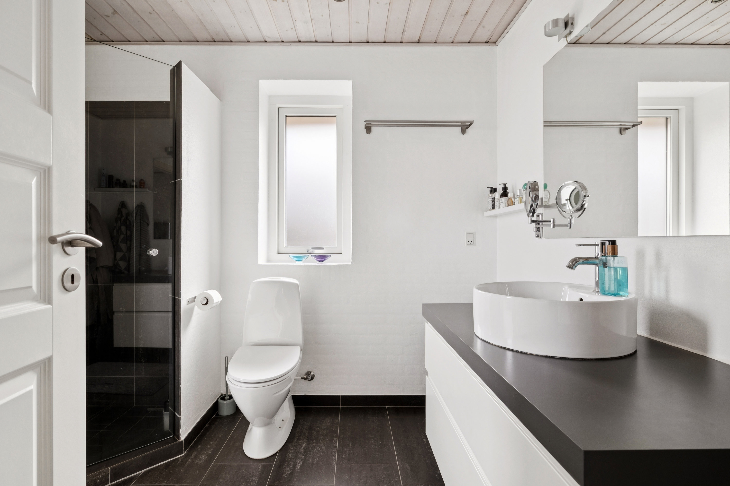 Fremhævet badeværelse billede i fuldskærmstilstand. Billede af Johannelunden 16, Virring, 8660 Skanderborg