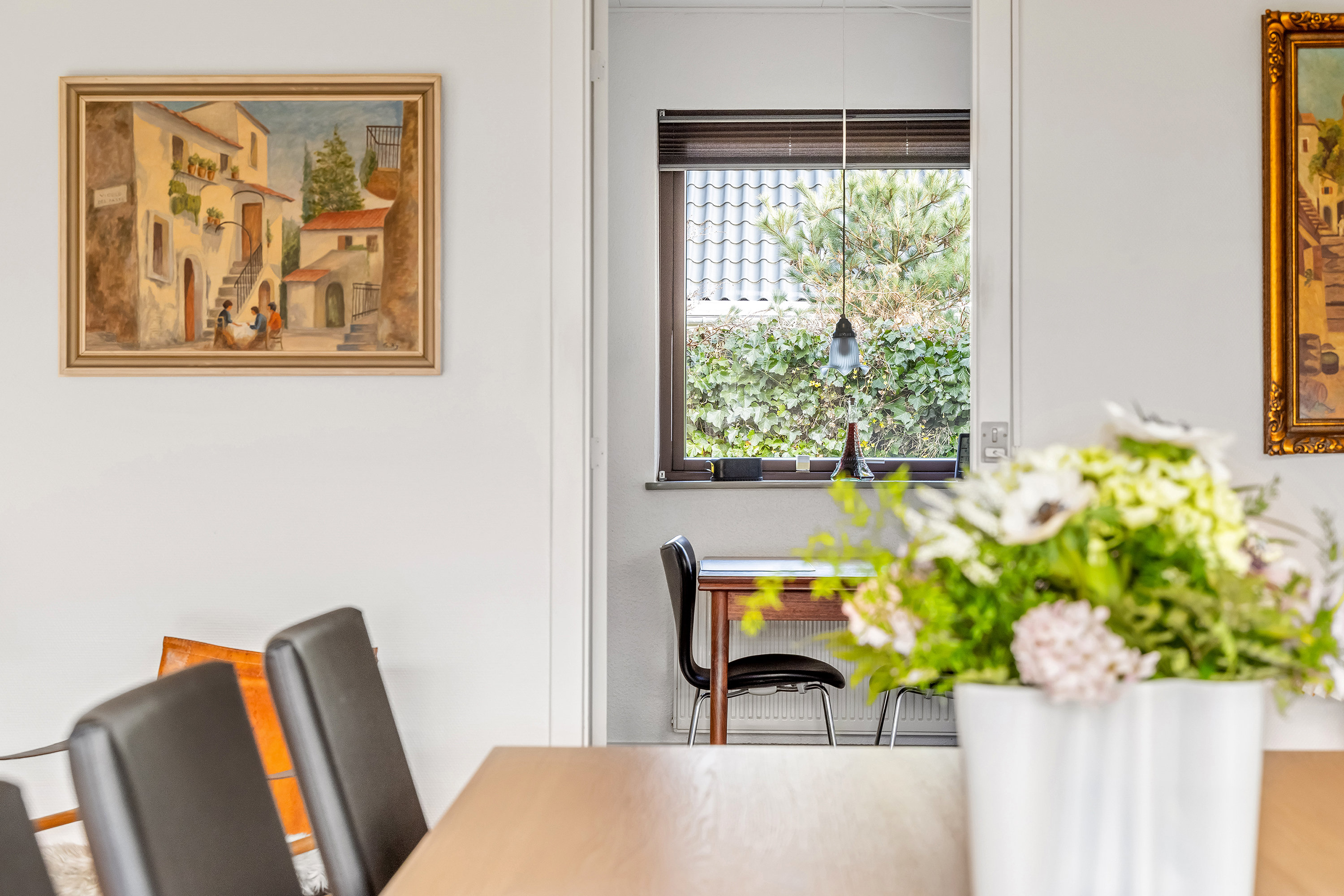 Fremhævet stue billede i fuldskærmstilstand. Billede af Vangeledet 4, 3400 Hillerød