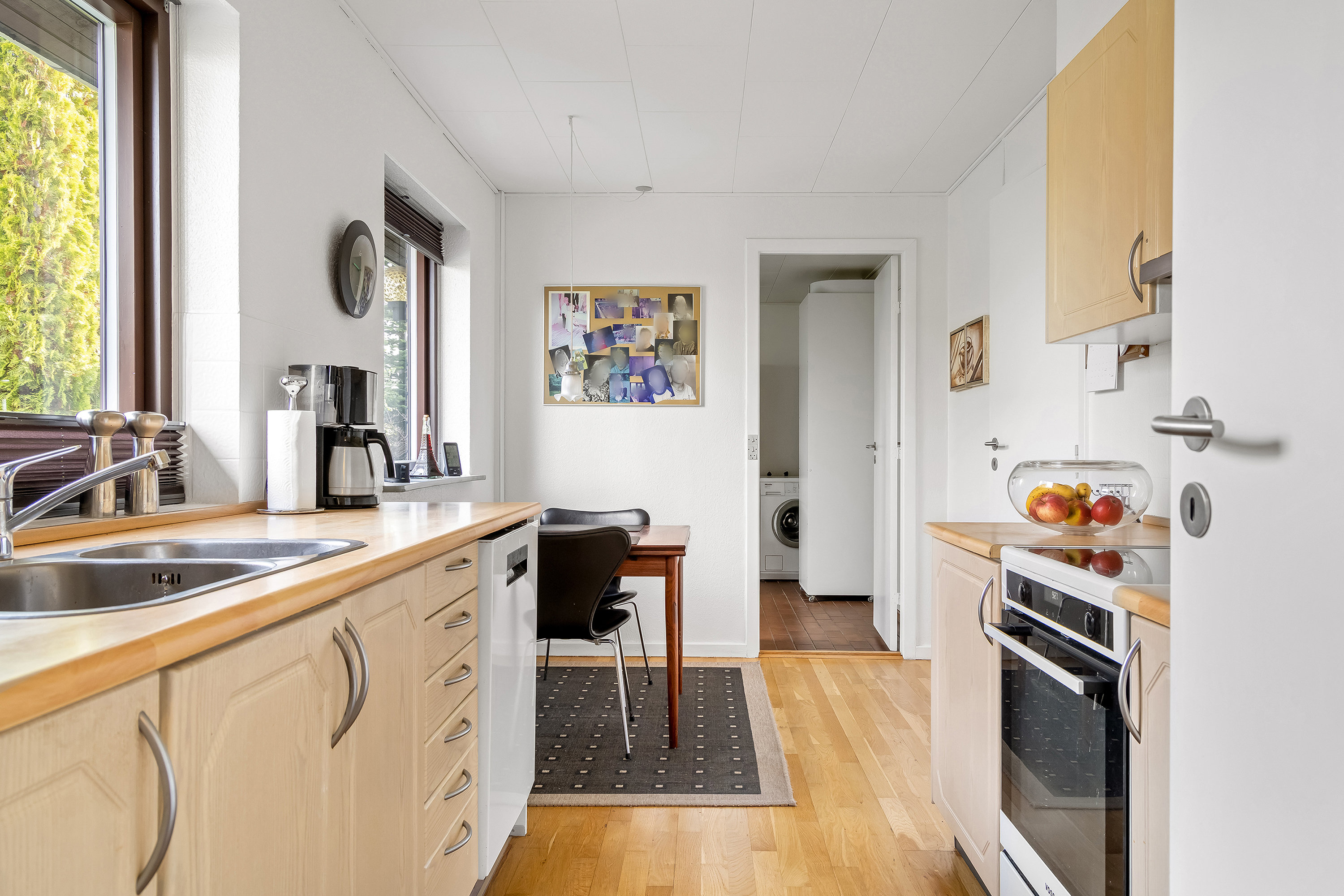 Fremhævet køkken billede i fuldskærmstilstand. Billede af Vangeledet 4, 3400 Hillerød